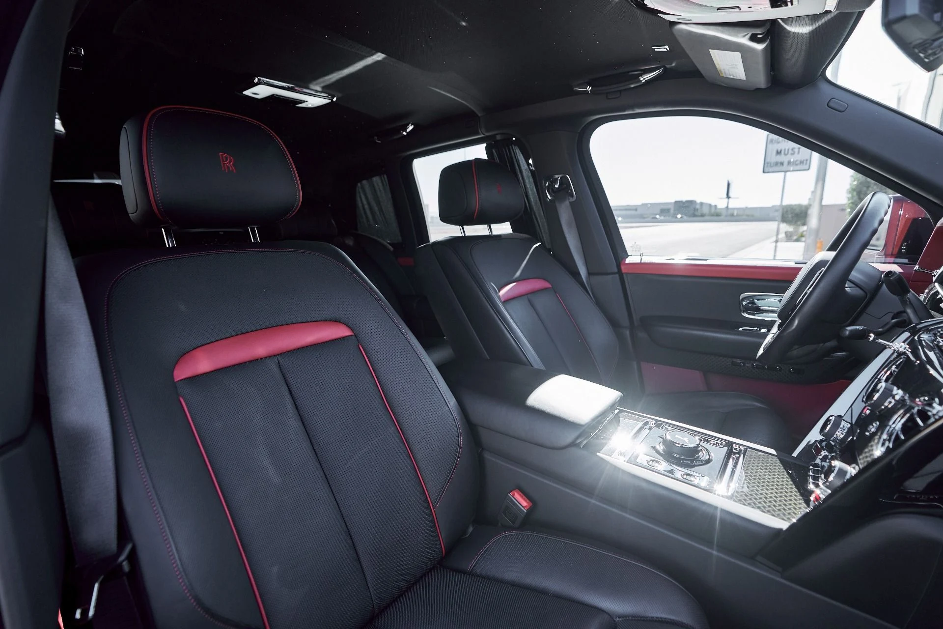 mph042_935917152_Used_2022_Rolls_Royce_Cullinan_Black_Badge_1764038765_4c2f0739fa