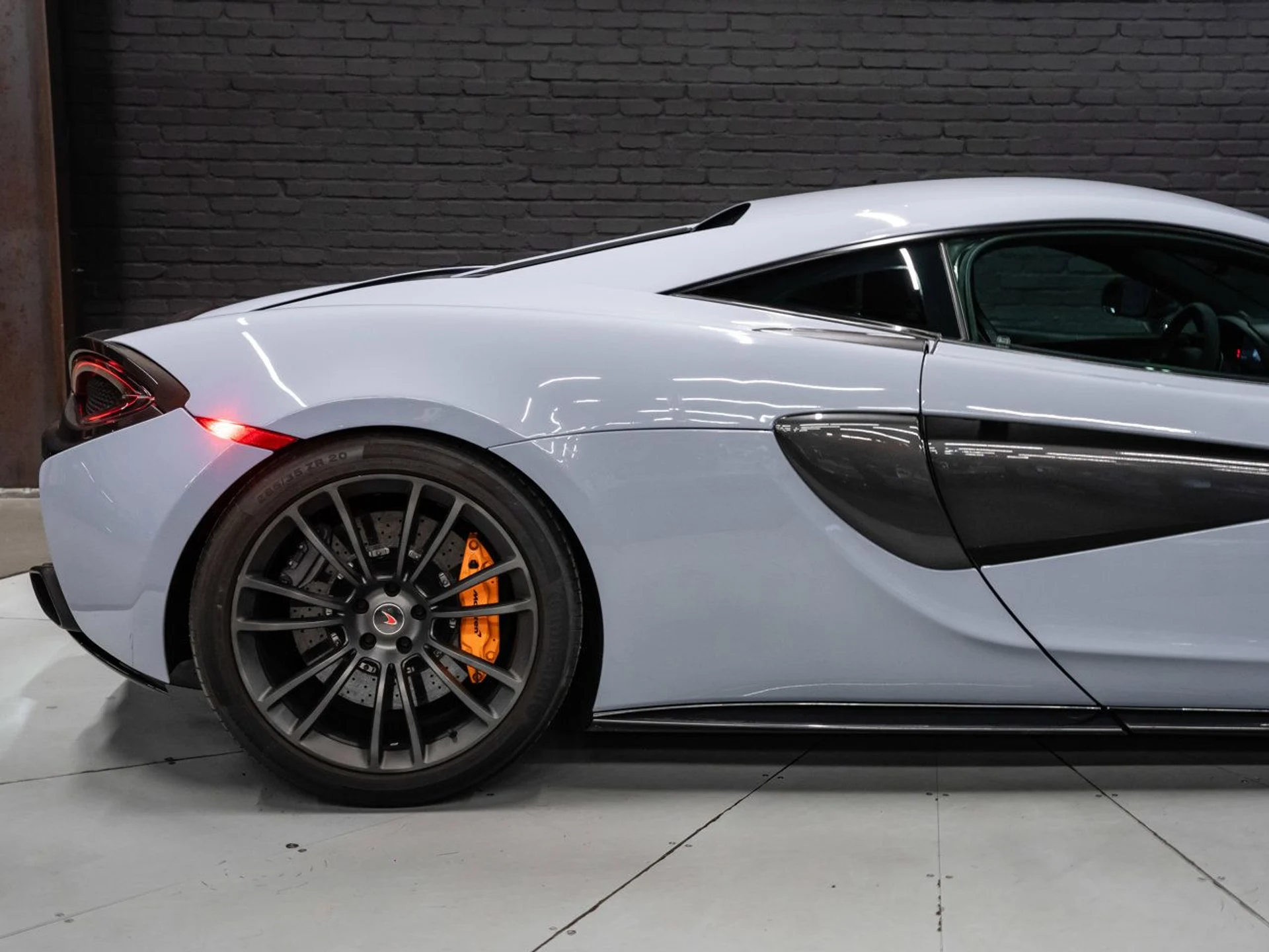 mph042_943726992_mclaren_570s_2017_90da0020aa