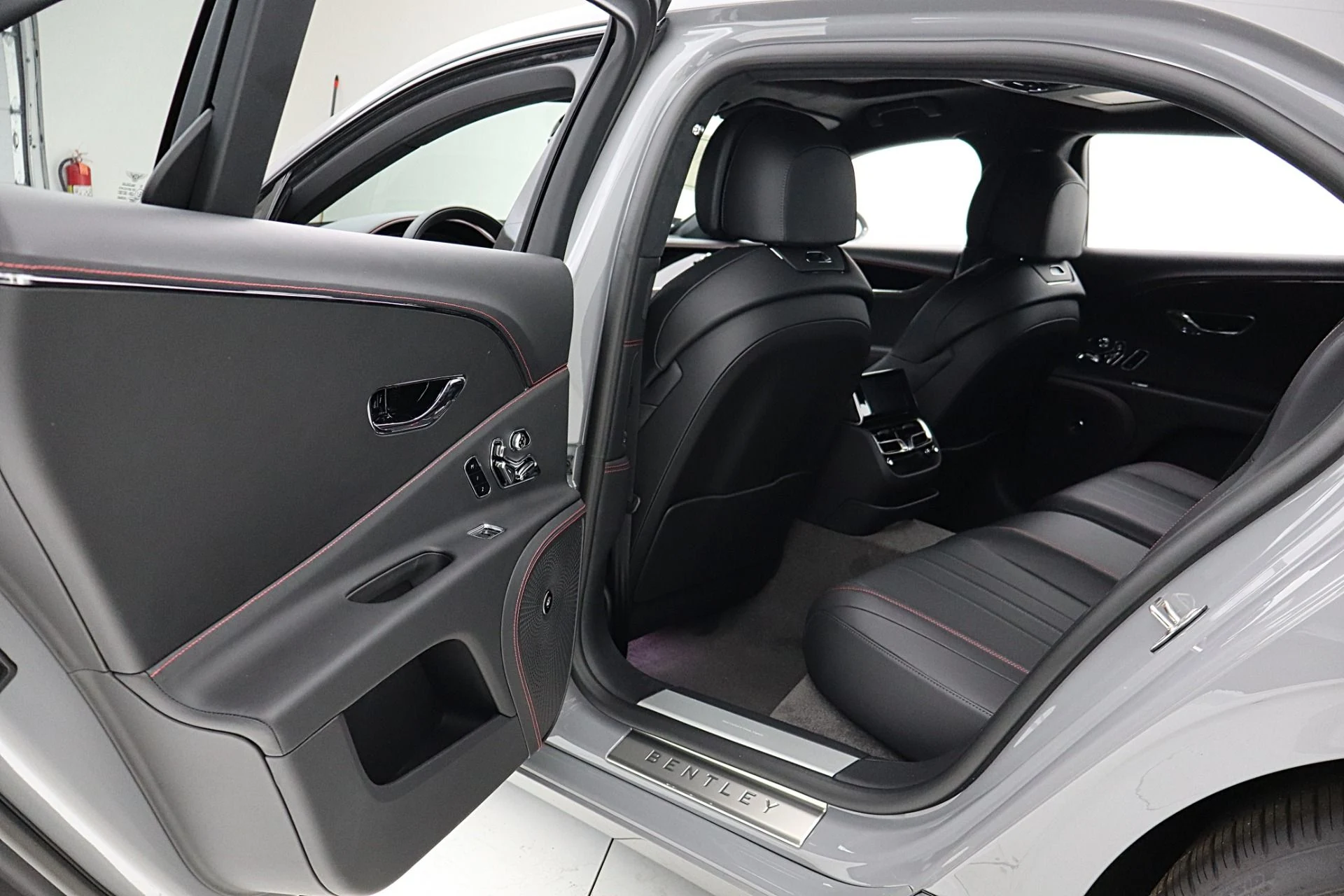 mph042_953387383_New_2026_Bentley_Flying_Spur_4ddba5f726