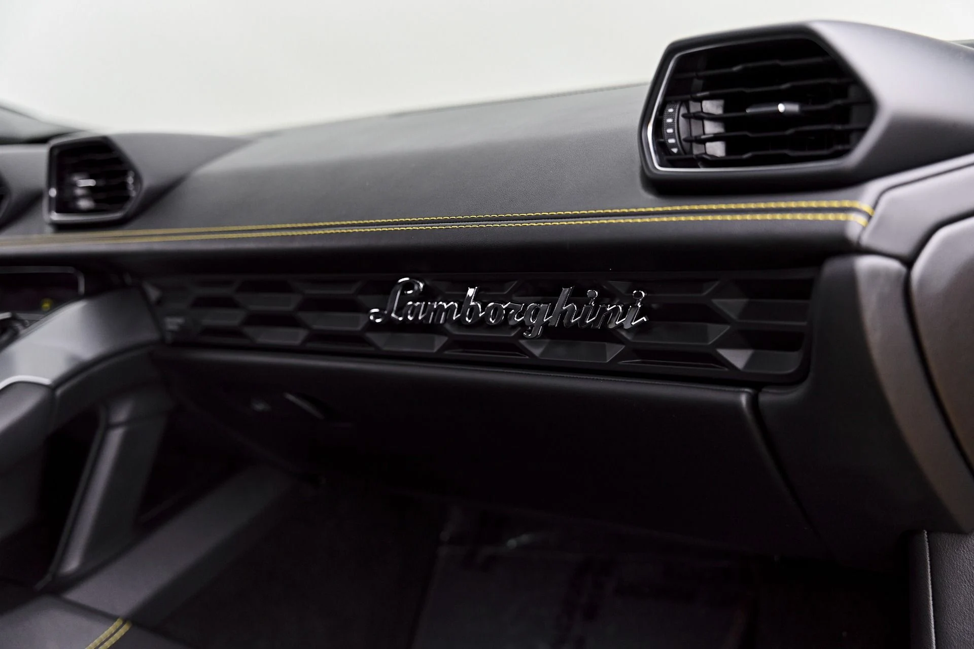 mph042_954537067_Used_2017_Lamborghini_Huracan_1786046295_c6cf2801f2