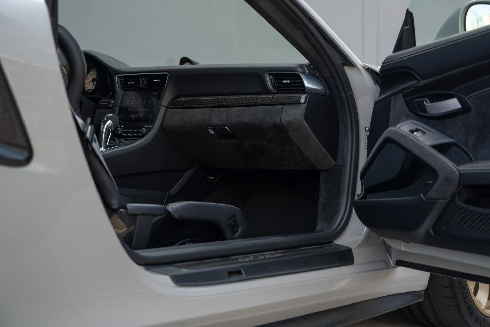 mph042_970124938_Used_2019_Porsche_911_GT_3_RS_1759431879_fb82d2c859