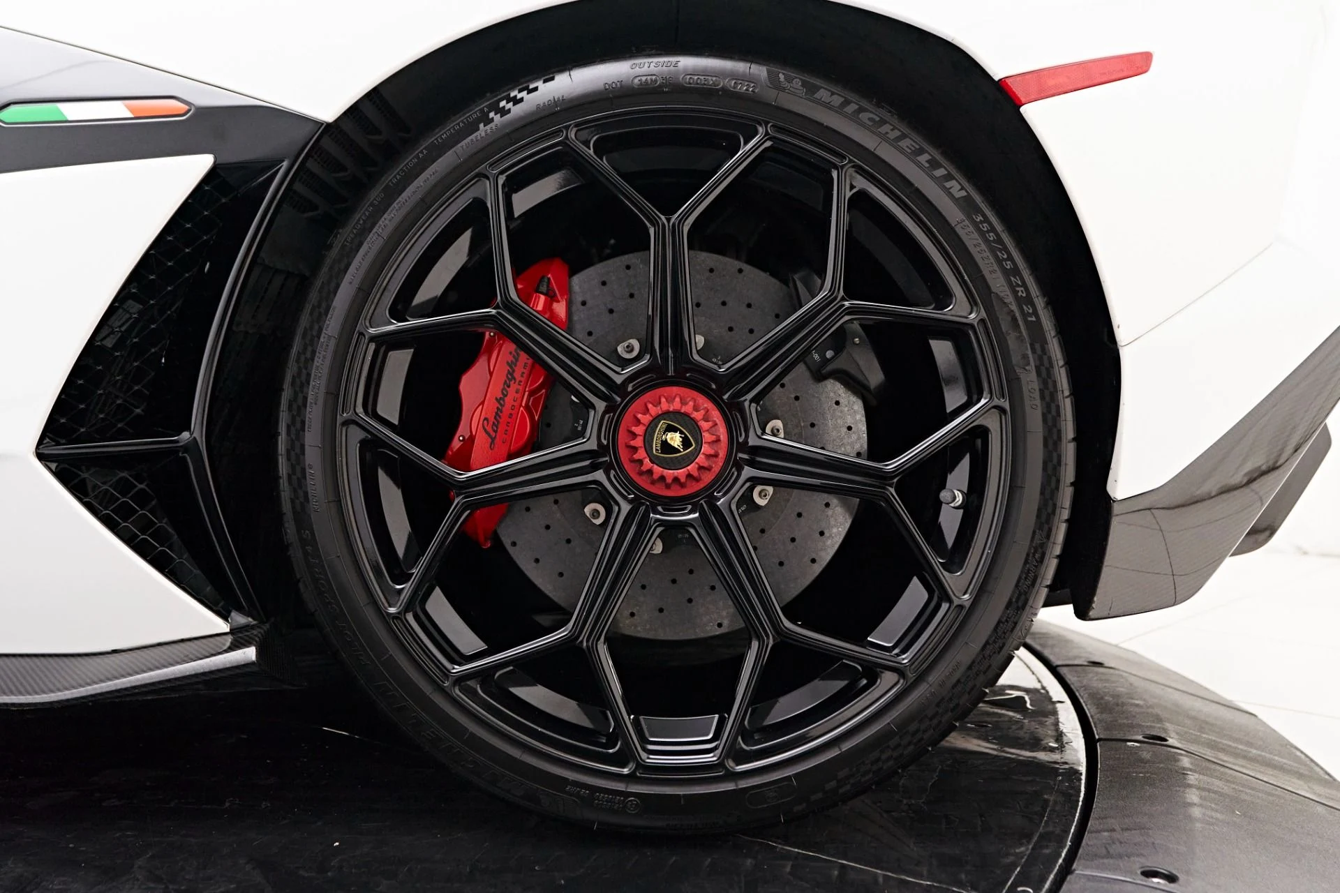 mph042_972610399_Used_2021_Lamborghini_Aventador_SVJ_Base_1722739728_5724e1cad7