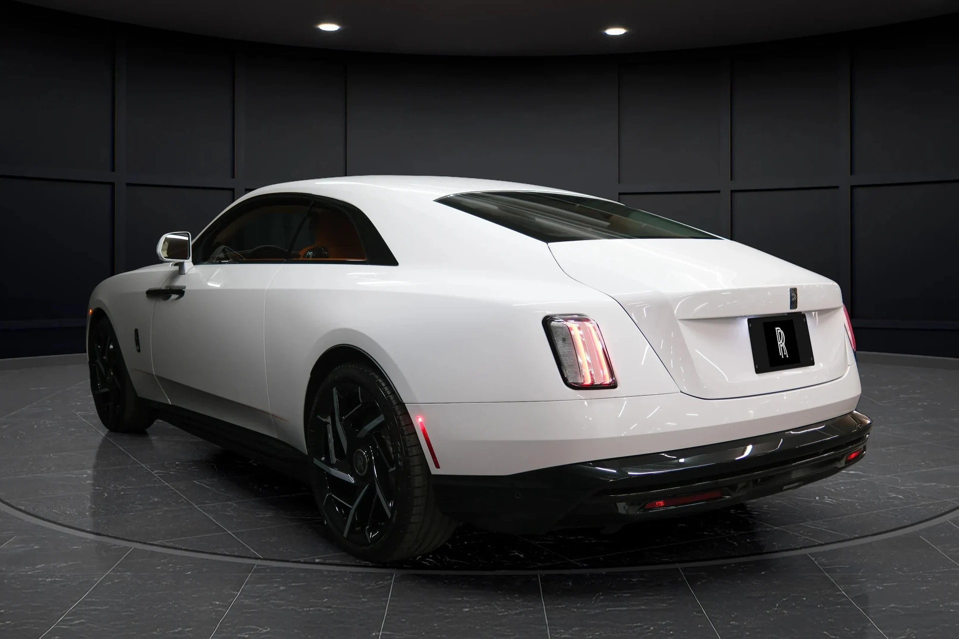 mph042_974746167_178d3512_c514_4b65_bb38_6aaed32febe6_202620_Rolls_Royce20_Black20_Badge20_Spectre20282600829_43_5abace1ba4