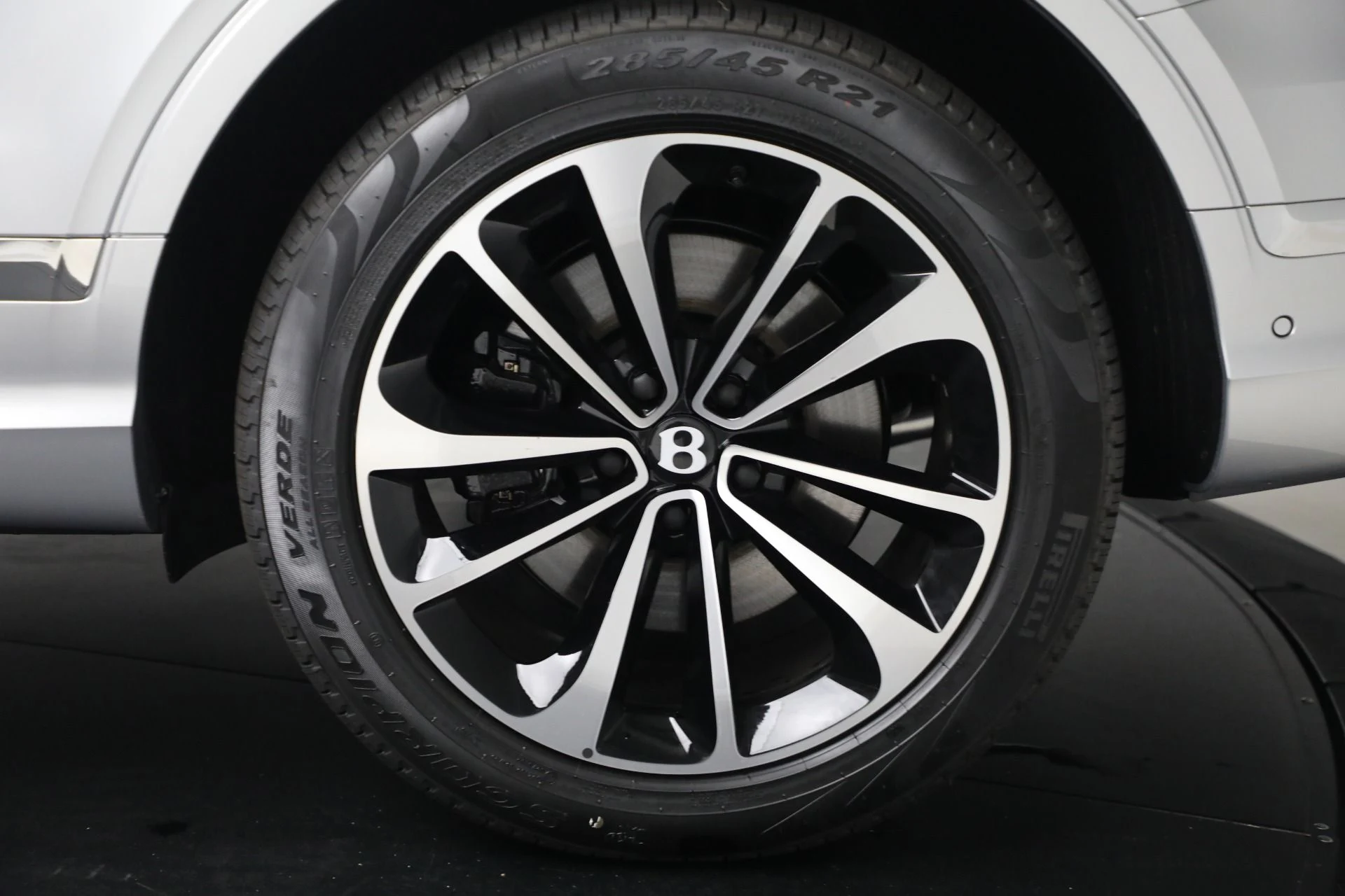 mph042_981929100_New_2025_Bentley_Bentayga_EWB_V8_83856b4f3d
