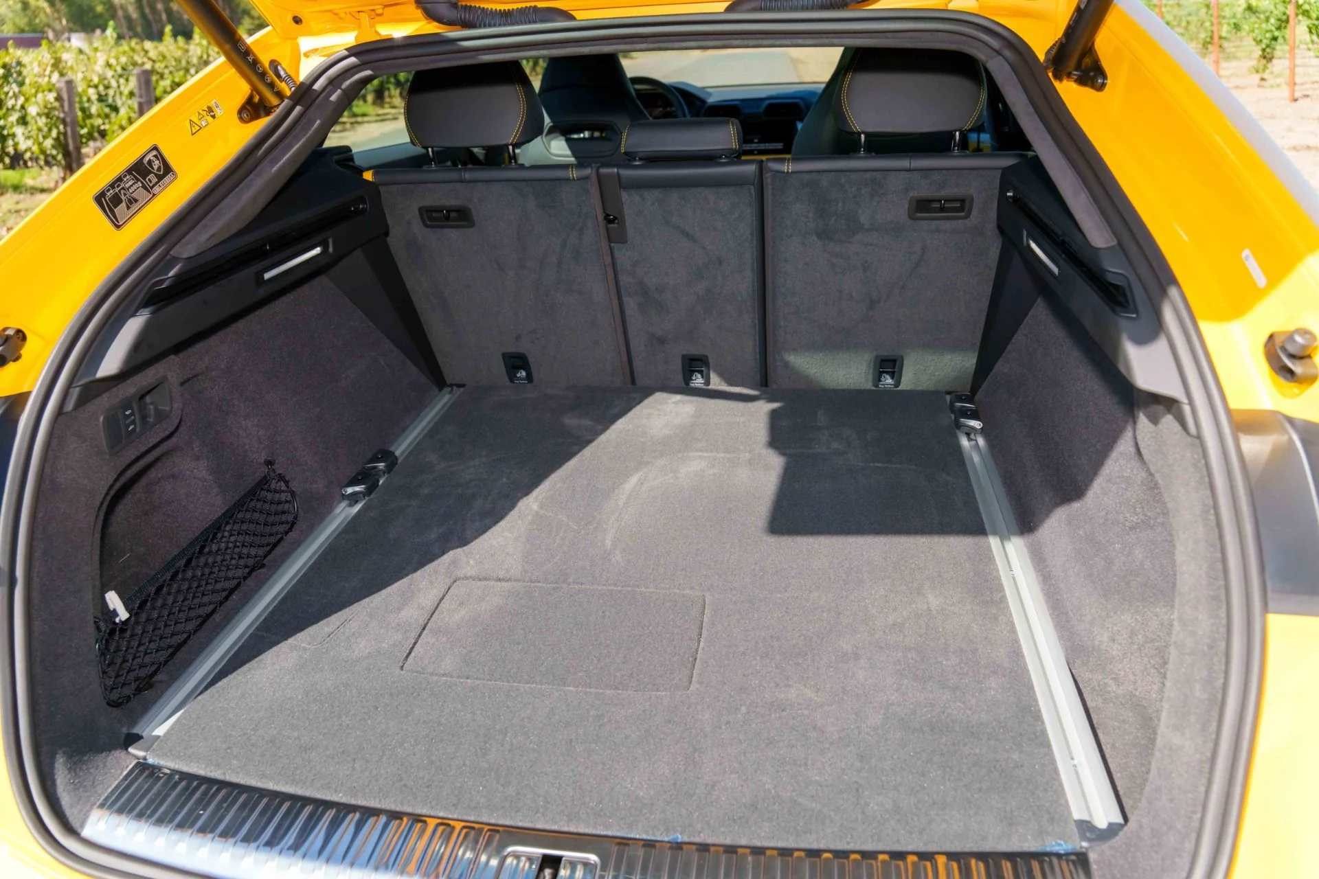 mph042_995845892_Used_2025_Lamborghini_Urus_SE_1759793253_8769e7f8dc