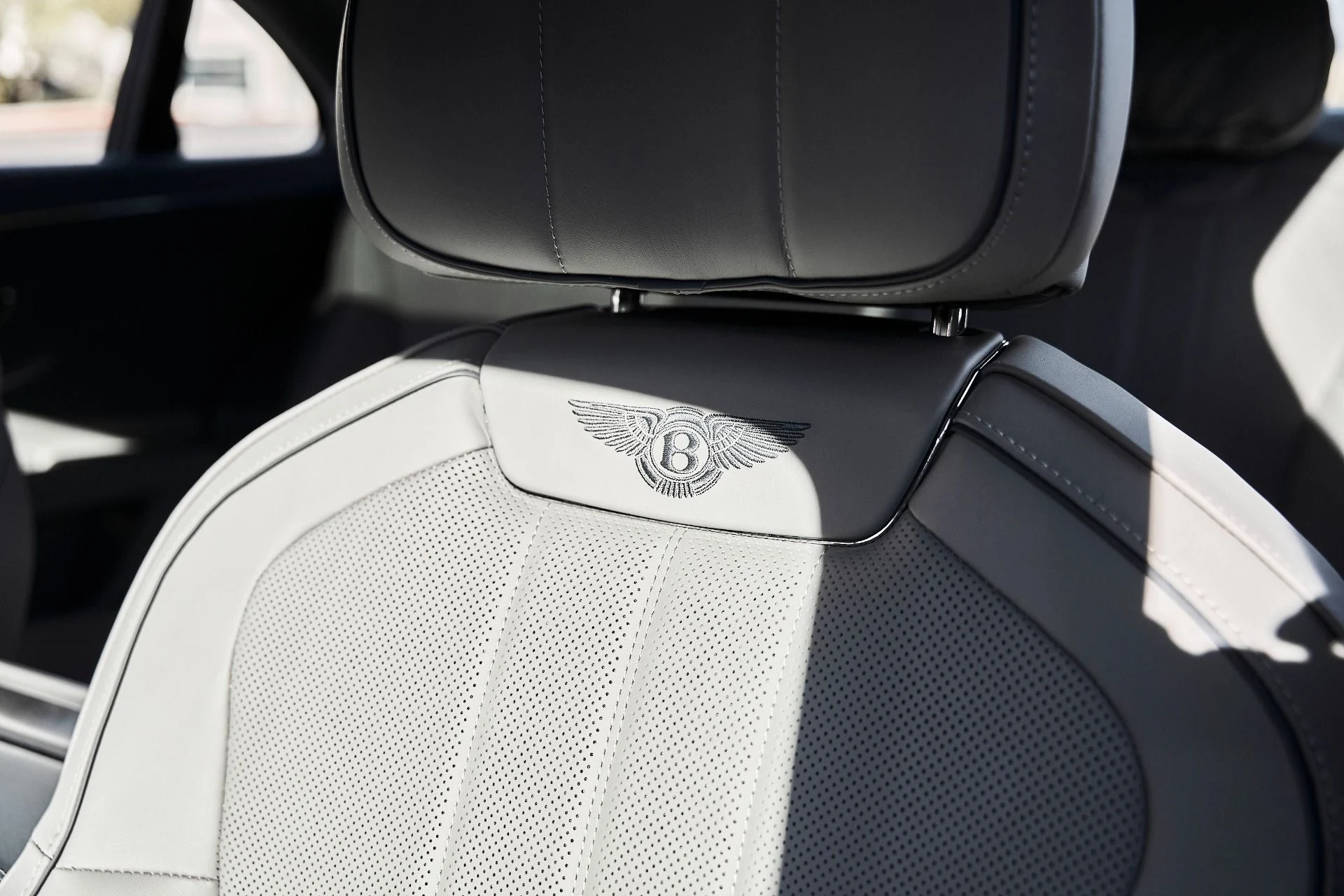 mph043_1007845624_Used_2026_Bentley_Flying_Spur_V8_1775613312_b2e5334cd7