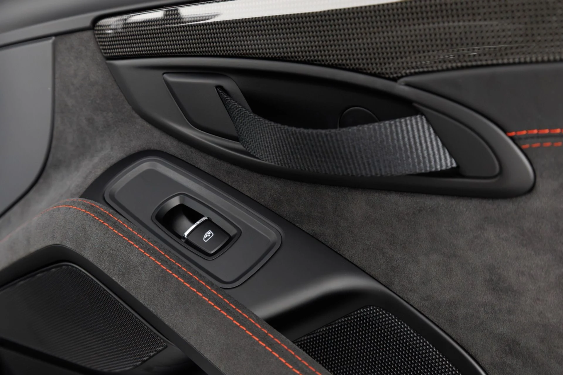 mph043_1009781551_Used_2018_Porsche_911_GT_2_RS_1791916169_6270d919b8