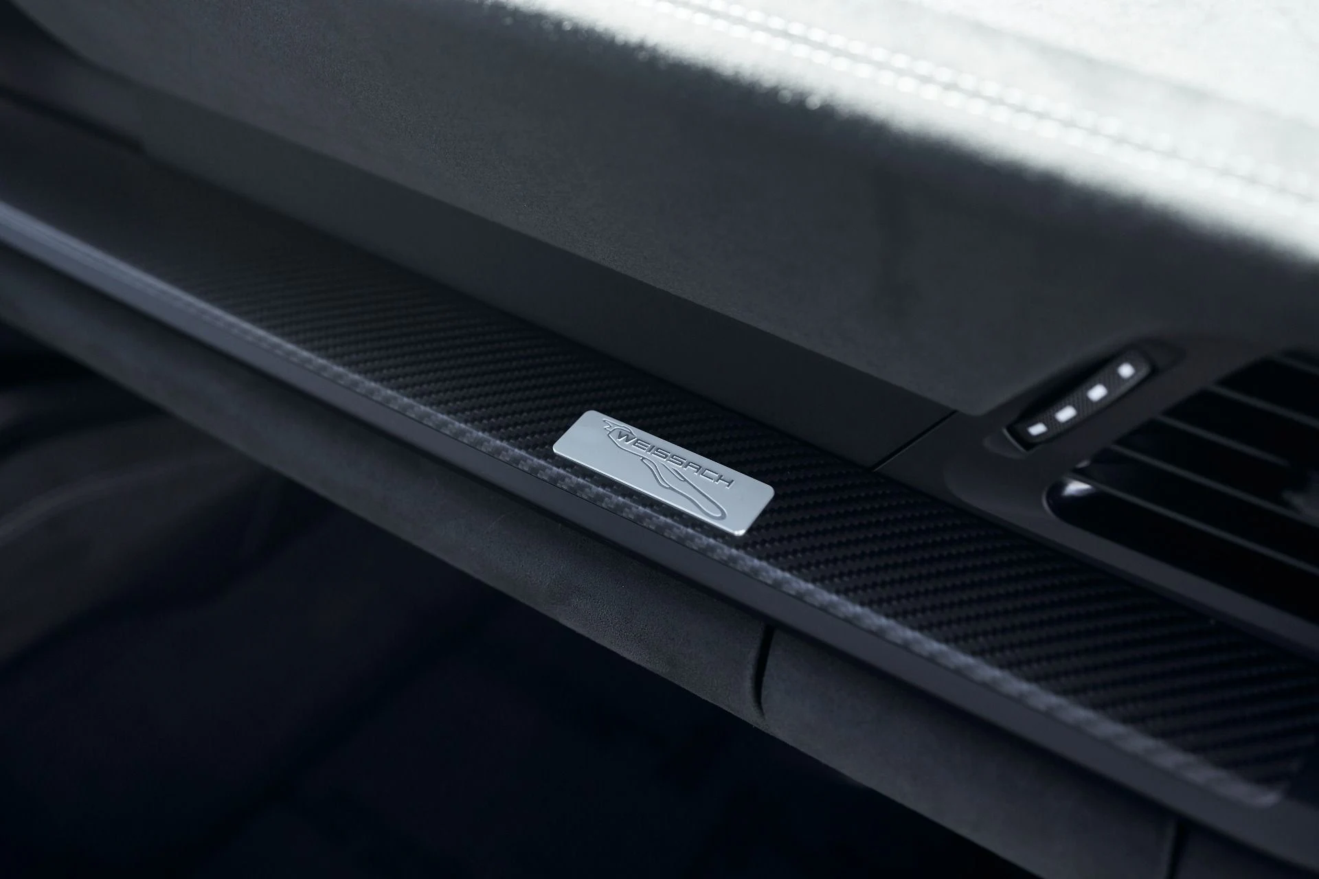 mph043_1012802434_Used_2025_Porsche_911_GT_3_1760570028_d94ad24245