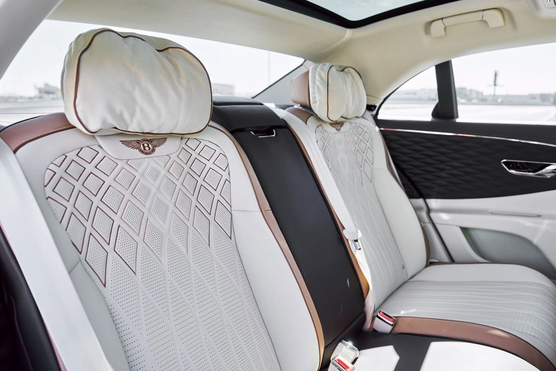 mph043_1033654145_Used_2023_Bentley_Flying_Spur_Hybrid_Odyssean_Edition_1770692482_c2d41a5766