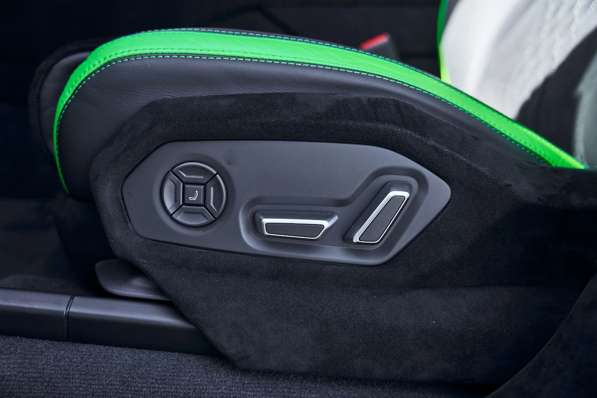 mph043_1049911377_Used_2024_Lamborghini_Urus_Performante_1772849100_3d02a2f50c