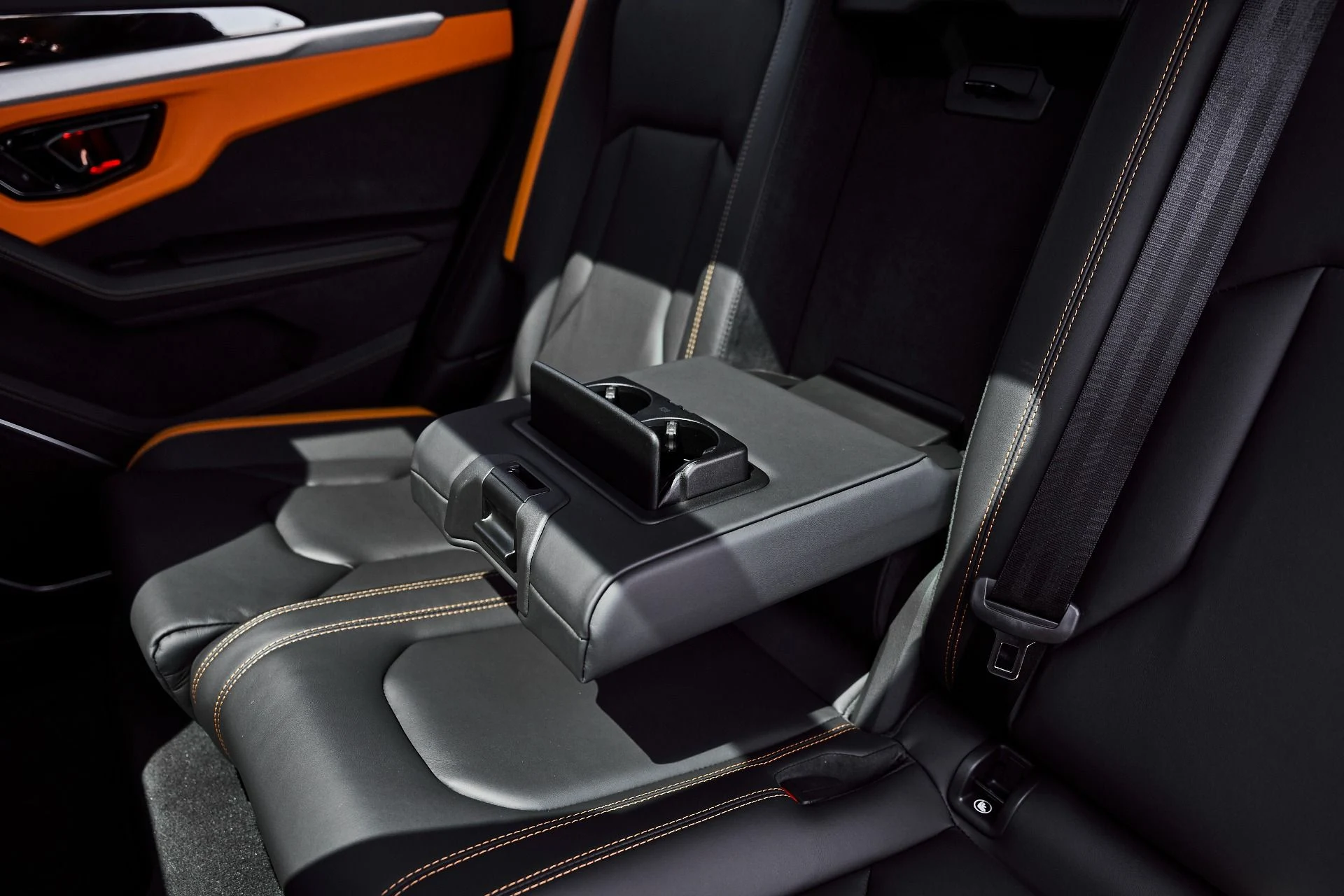 mph043_105580641_Used_2025_Lamborghini_Urus_SE_1779992035_2475f796e3