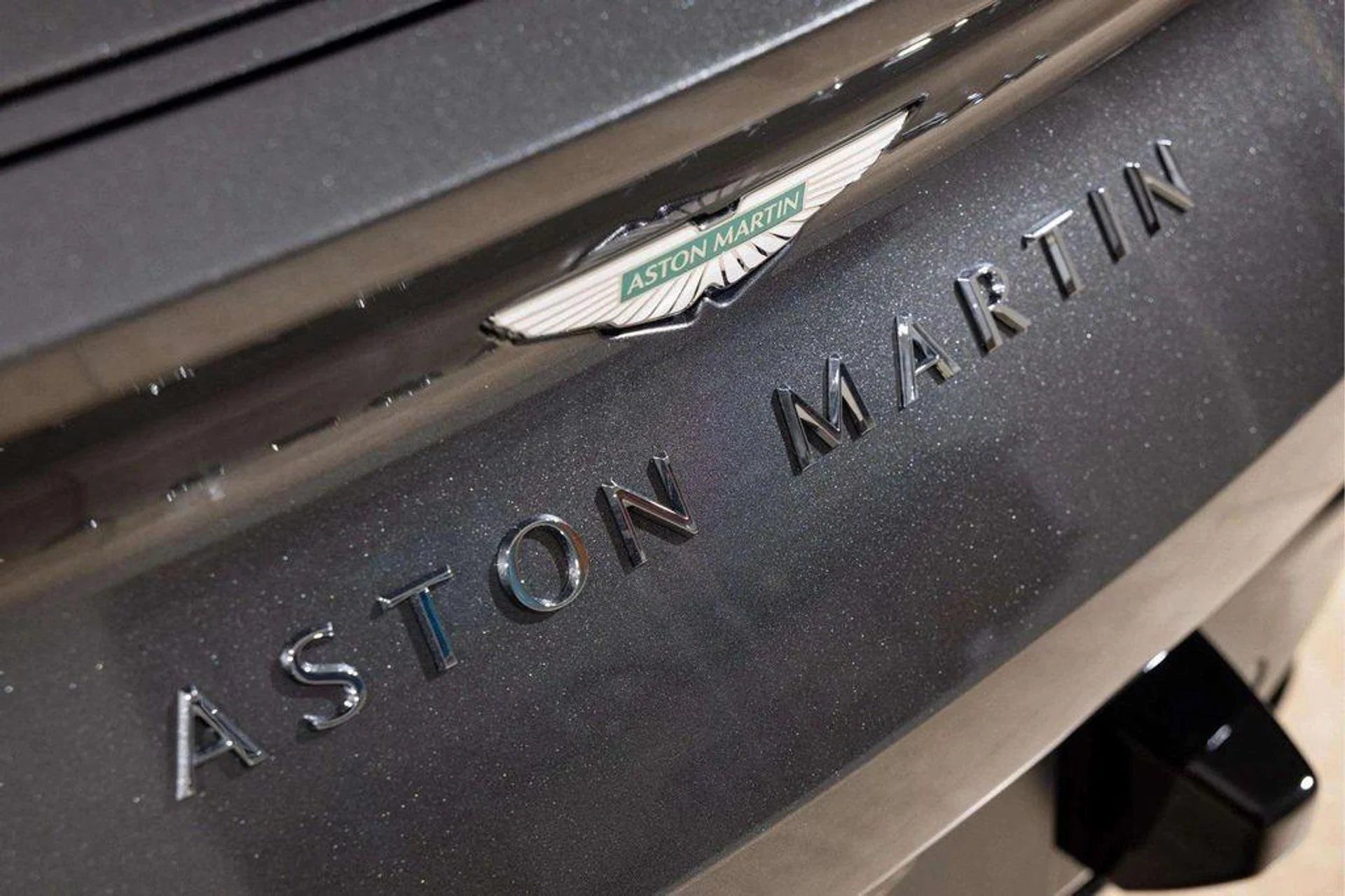 mph043_1060708132_v_Ma9gd_V_No5_Wqmv9a_MY_8q_Typ_ZIU_8eda7aa802