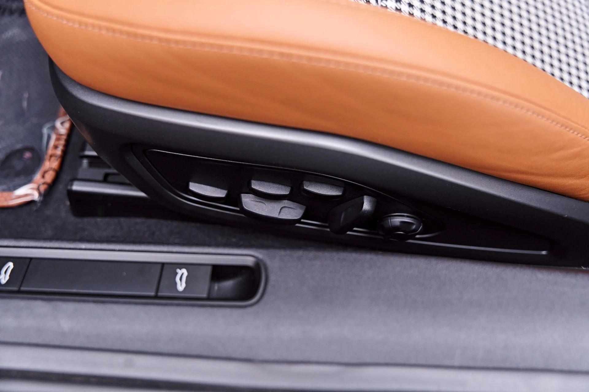 mph043_1077703380_Used_2024_Porsche_911_Turbo_S_1777505273_e9a2731487