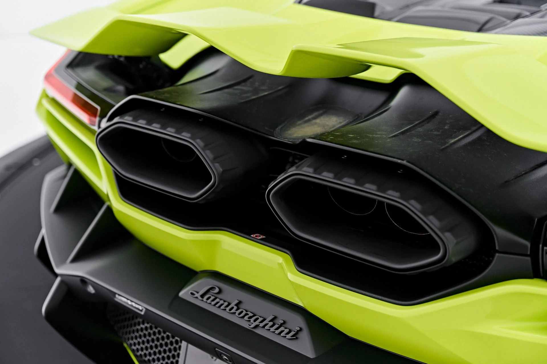 mph043_1082357815_Used_2026_Lamborghini_Revuelto_Base_1788485677_5587ee7feb