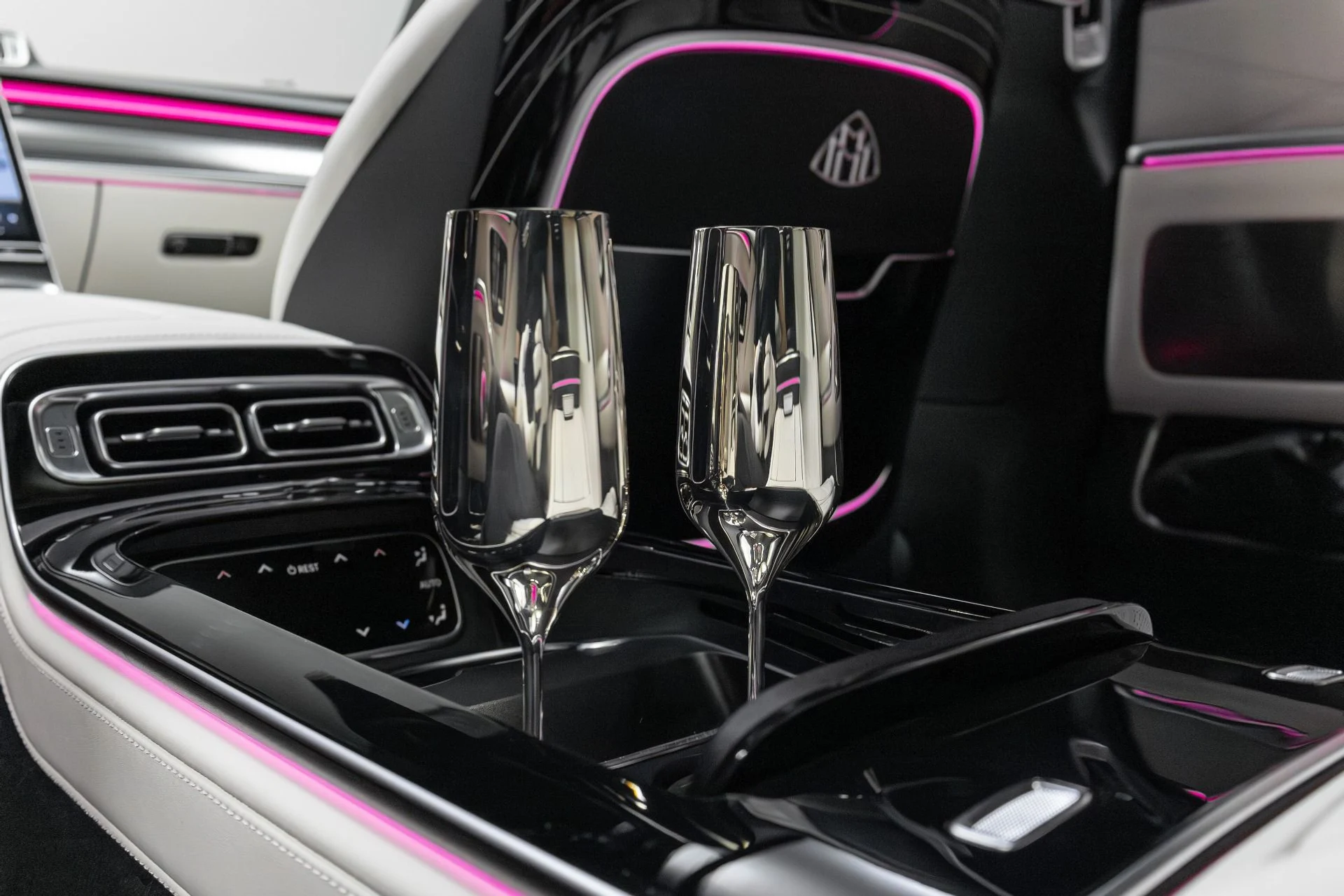 mph043_1086452910_Used_2024_Mercedes_Benz_S_Class_Maybach_S_680_4_MATIC_1766187081_111aa20e9e