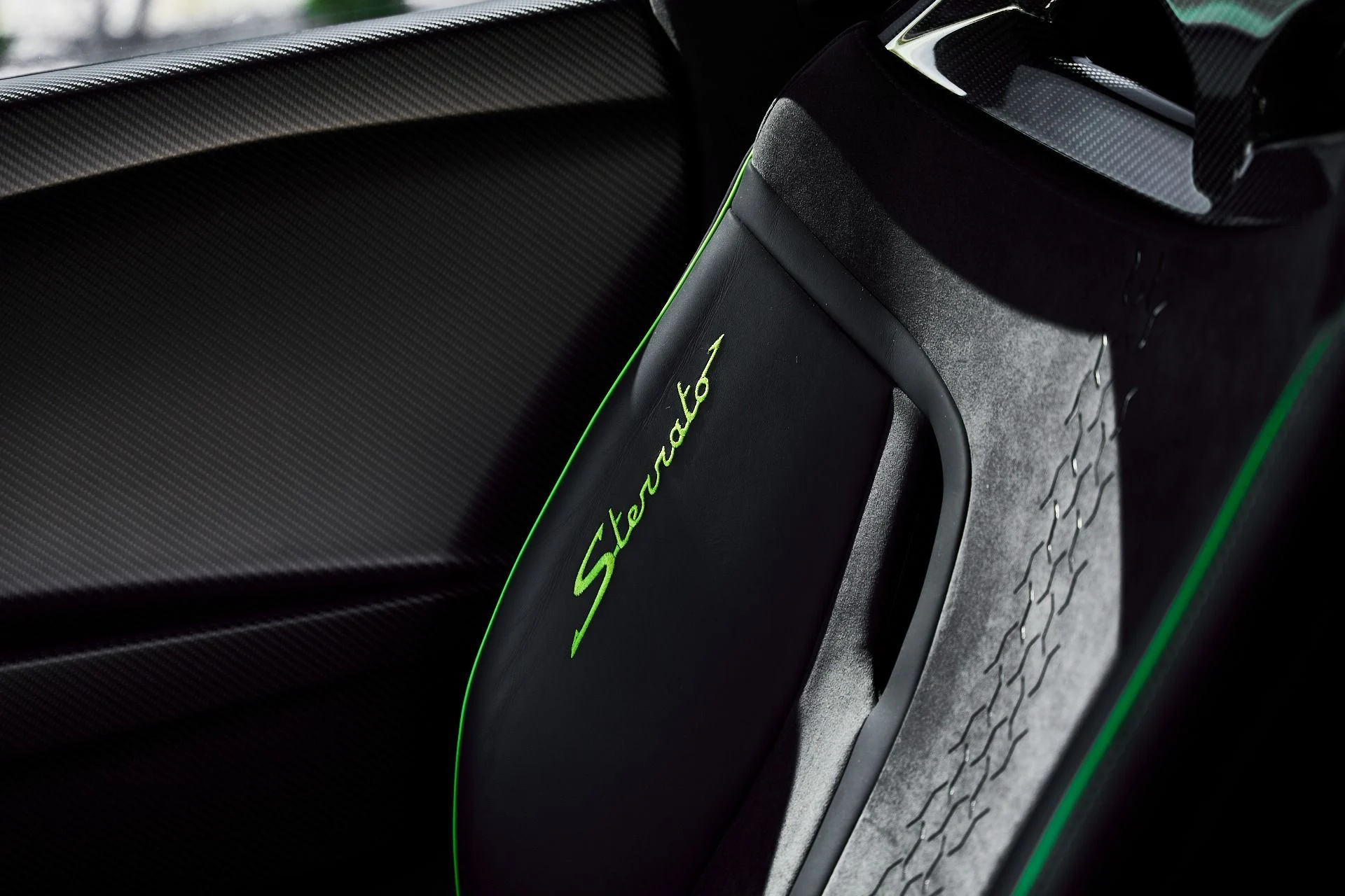 mph043_10920325_Used_2024_Lamborghini_Huracan_Sterrato_Base_1774300135_57c47318d6