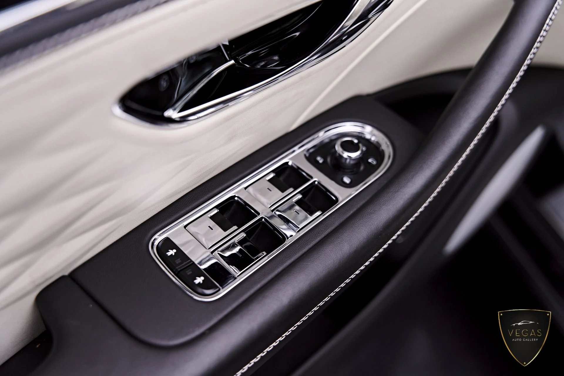 mph043_1106897660_Used_2022_Bentley_Flying_Spur_V8_1782495081_8706e470e7