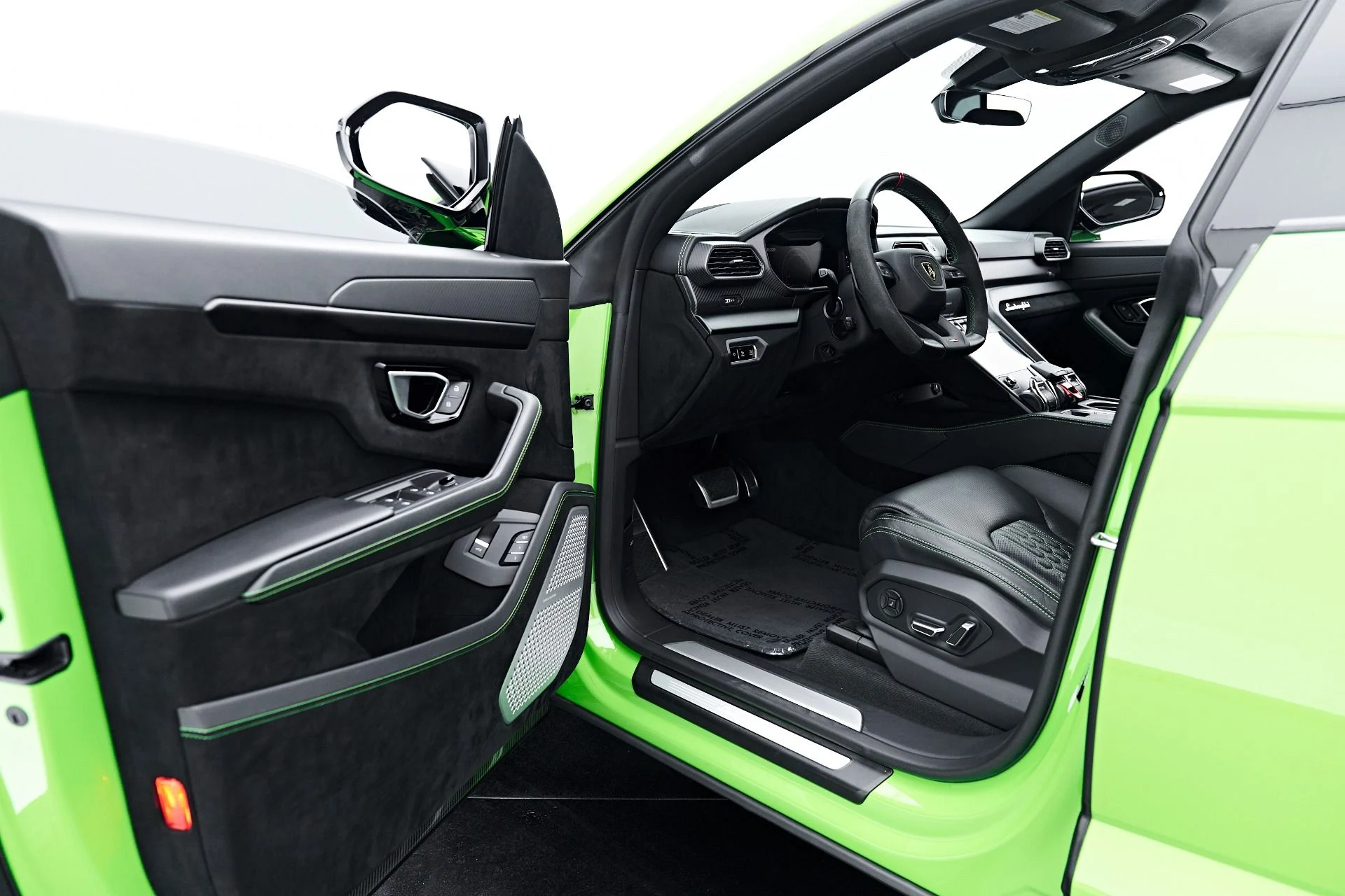 mph043_1111796975_Used_2023_Lamborghini_Urus_Performante_1790376323_b8e36d52f3