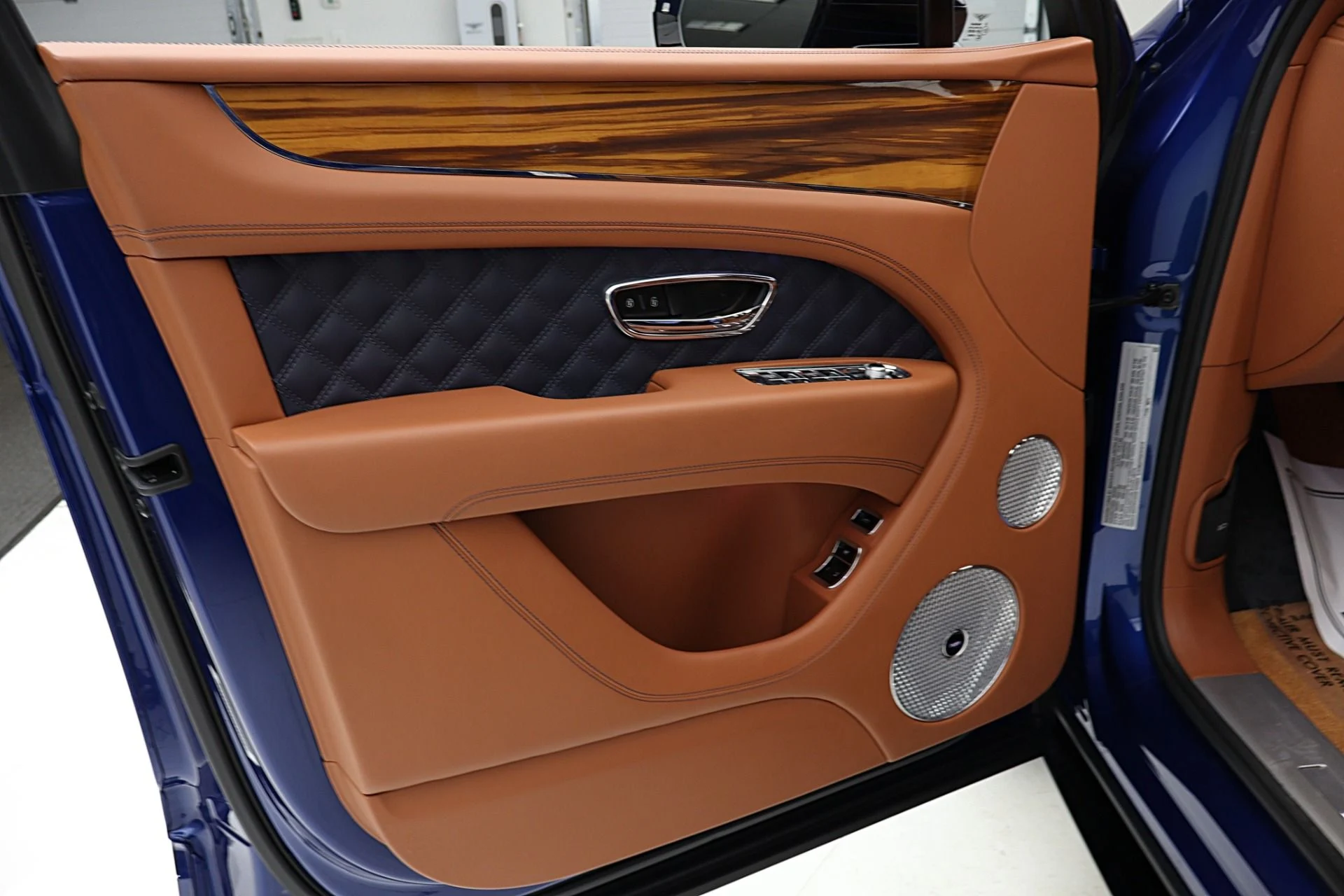 mph043_1120283018_Used_2022_Bentley_Bentayga_S_V8_cd93b602e1
