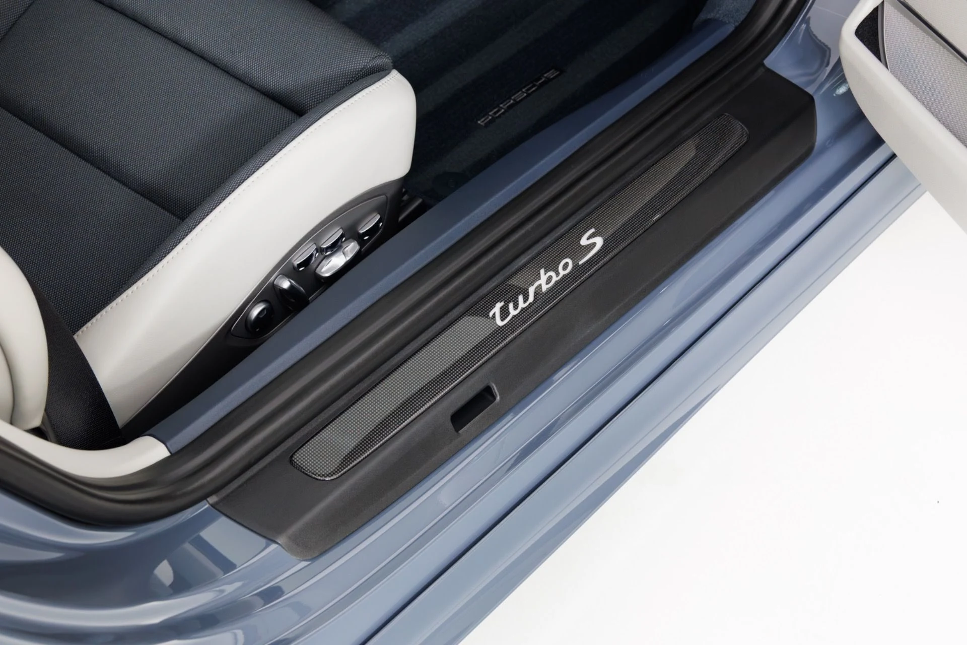 mph043_1125069764_Used_2017_Porsche_911_Turbo_S_1787680353_adbbaa9c20