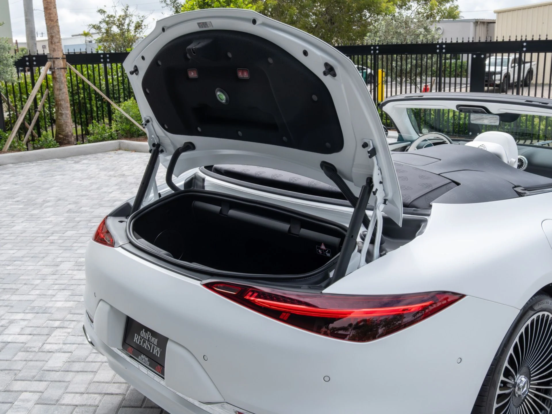 mph043_1177807757_Used_2026_Mercedes_Benz_SL_Maybach_SL_680_Monogram_Series_1775231665_e23c357a9e