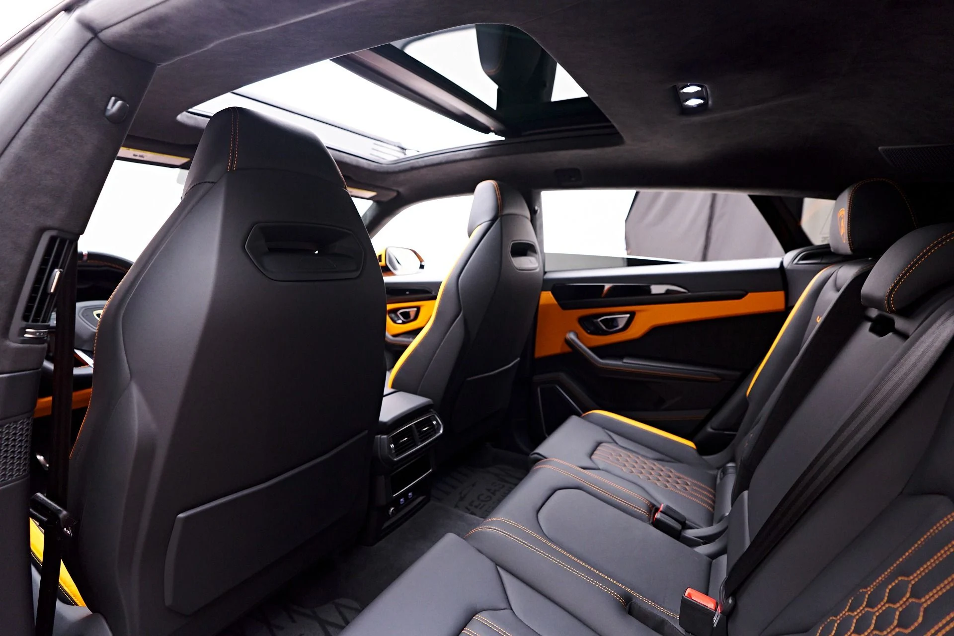 mph043_1193558192_Used_2023_Lamborghini_Urus_S_1747338722_53abb4b69f