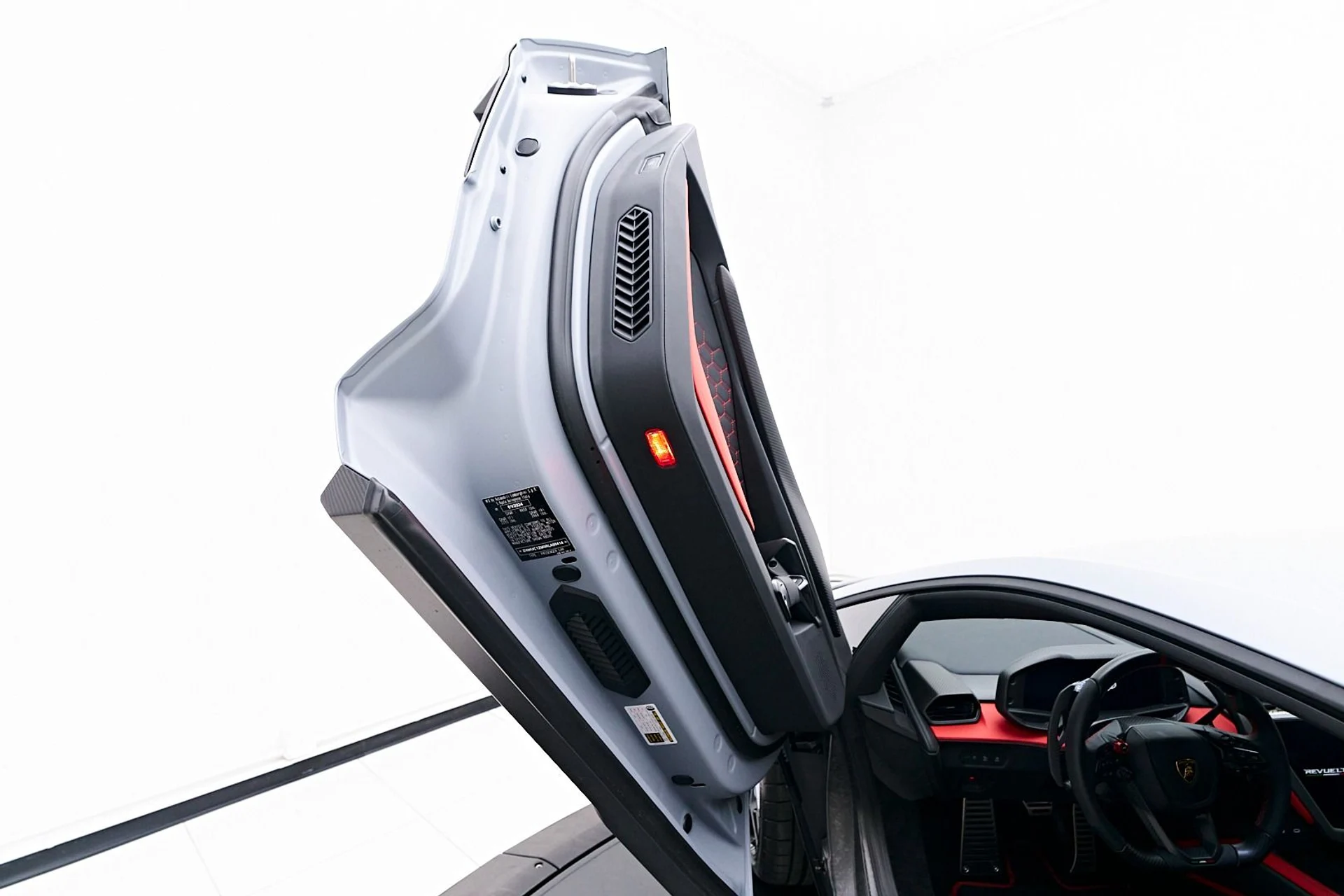 mph043_120169988_Used_2024_Lamborghini_Revuelto_Base_1732929046_2357cf8363