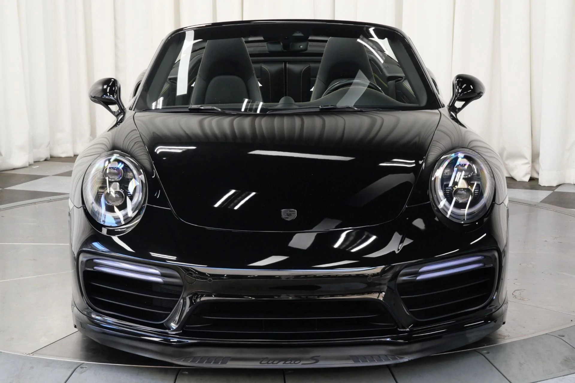 mph043_1214636097_Used_2019_Porsche_911_Turbo_S_Cabriolet_1756135575_2e9d94949d
