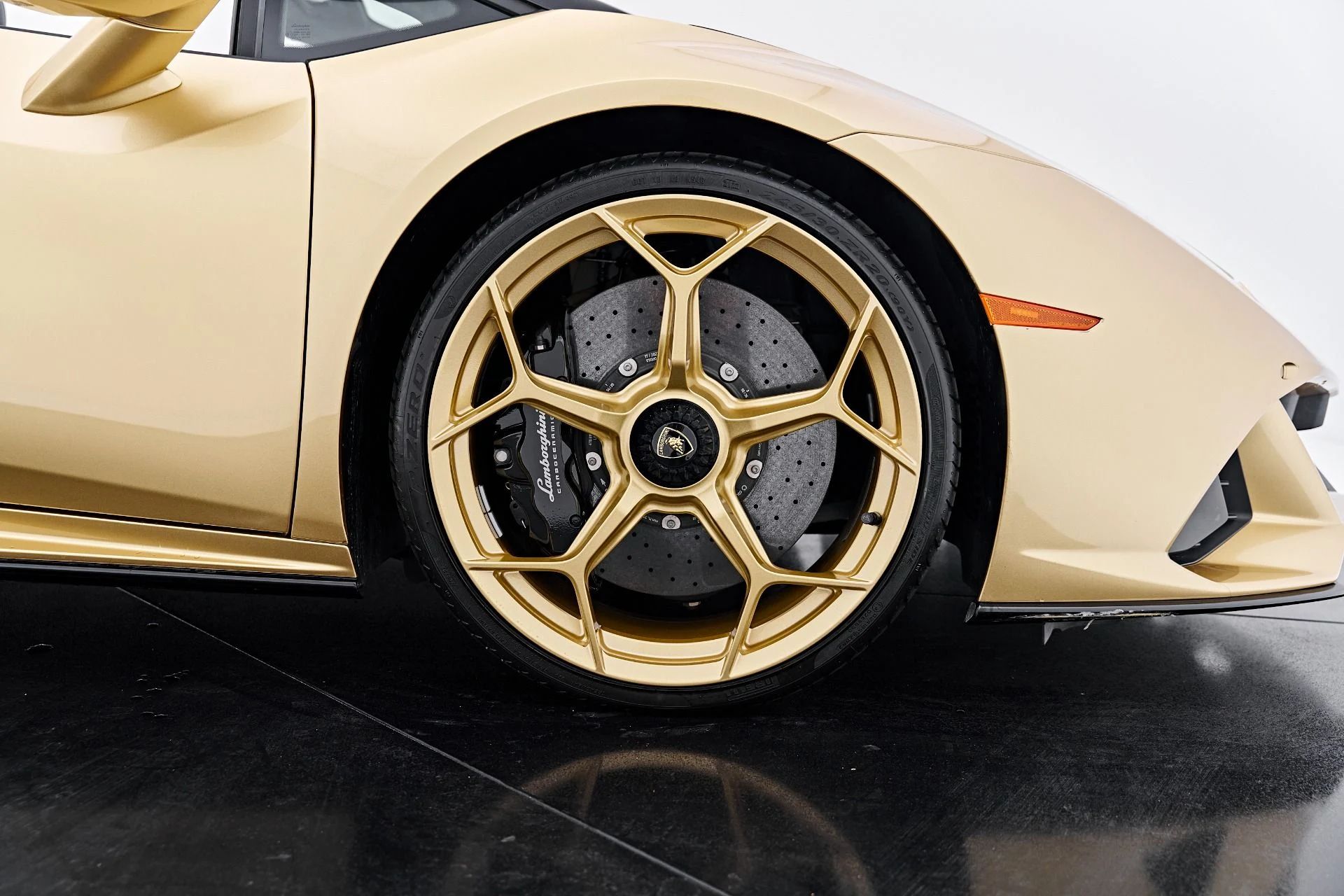 mph043_12208470_Used_2022_Lamborghini_Huracan_EVO_Base_1791315919_c070d6513f