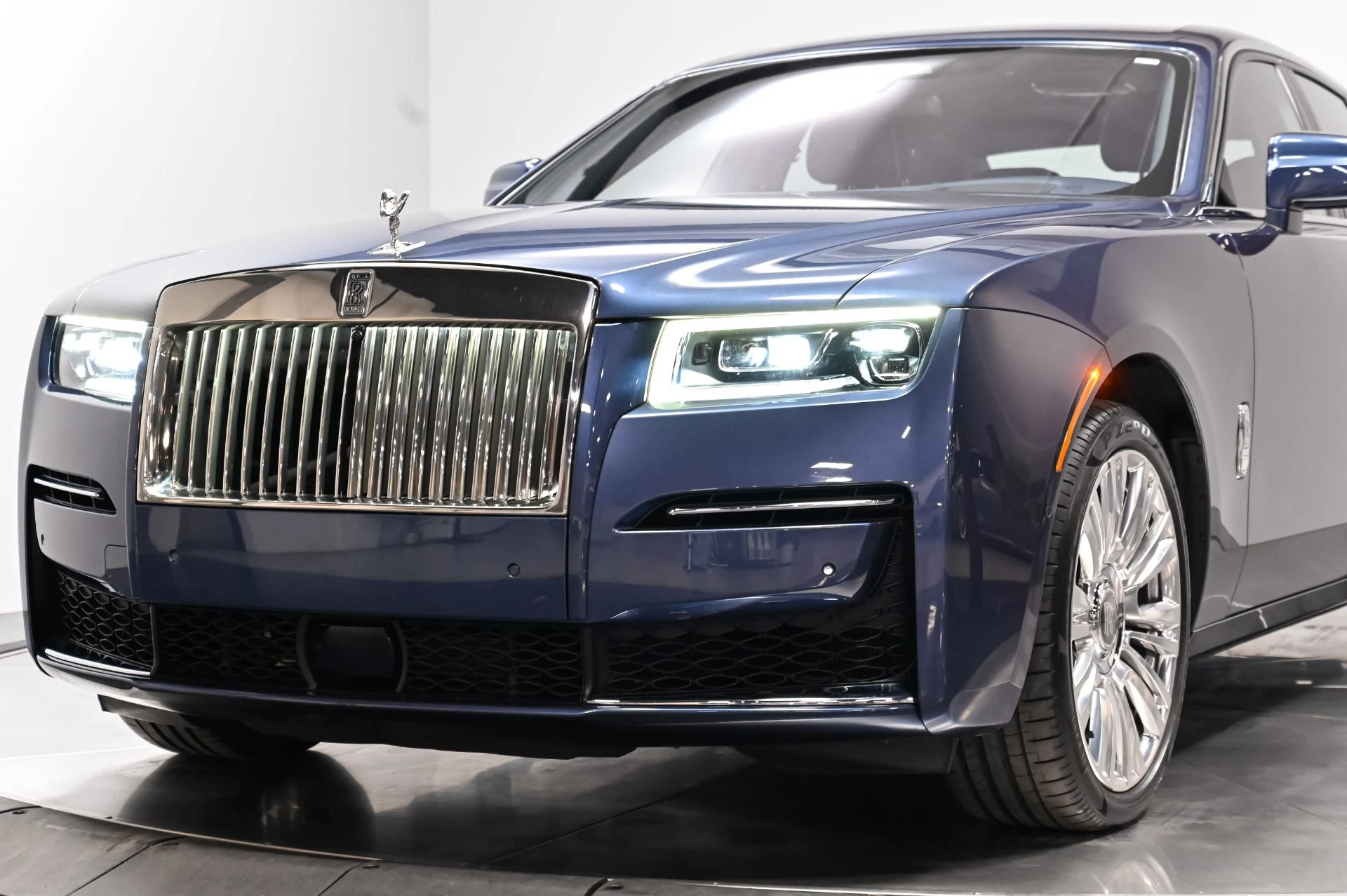 mph043_1234459756_Used_2021_Rolls_Royce_Ghost_Base_1788893206_f5fc0128b9