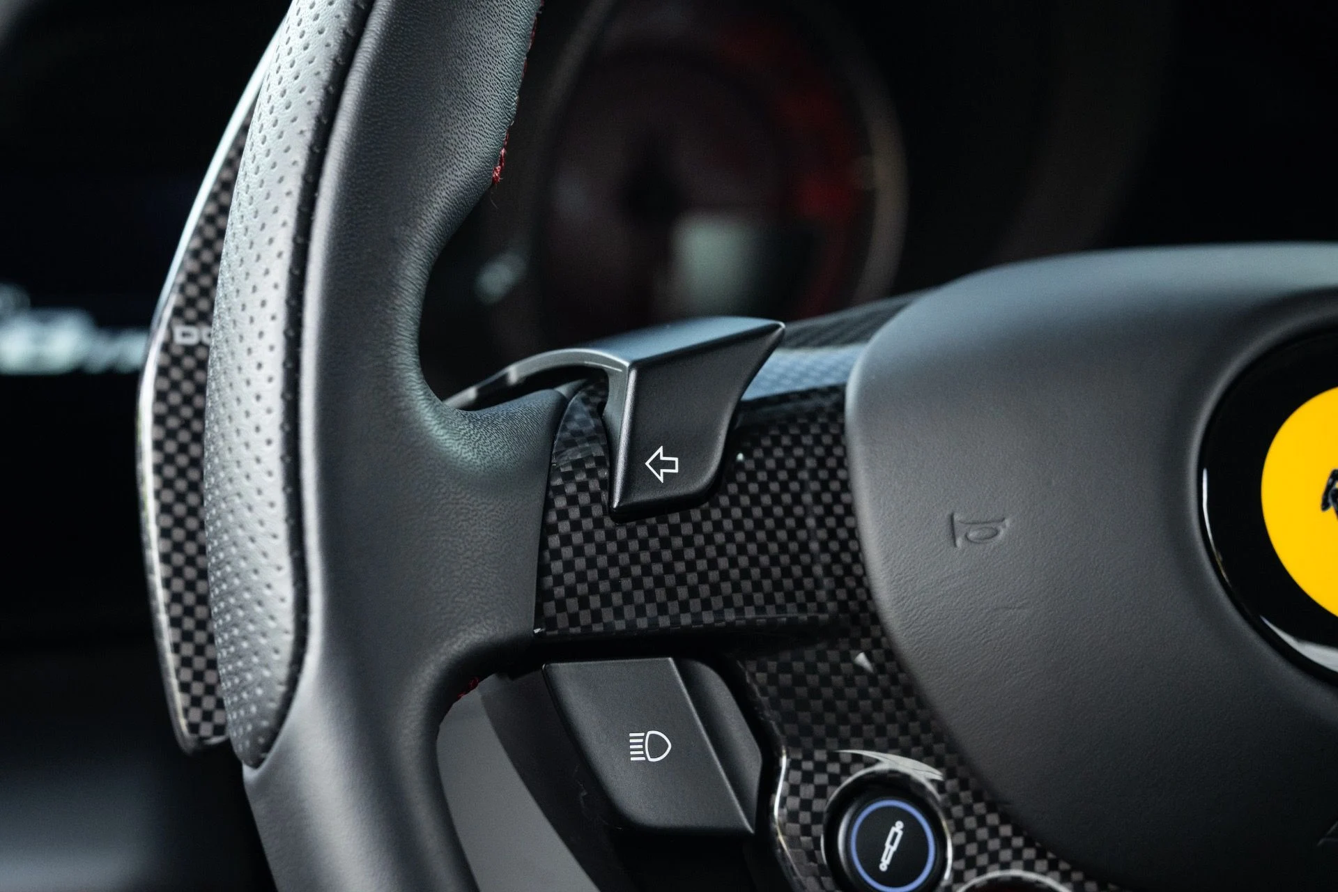 mph043_1238467456_Used_2022_Ferrari_F8_Tributo_1774670303_8d176510ae