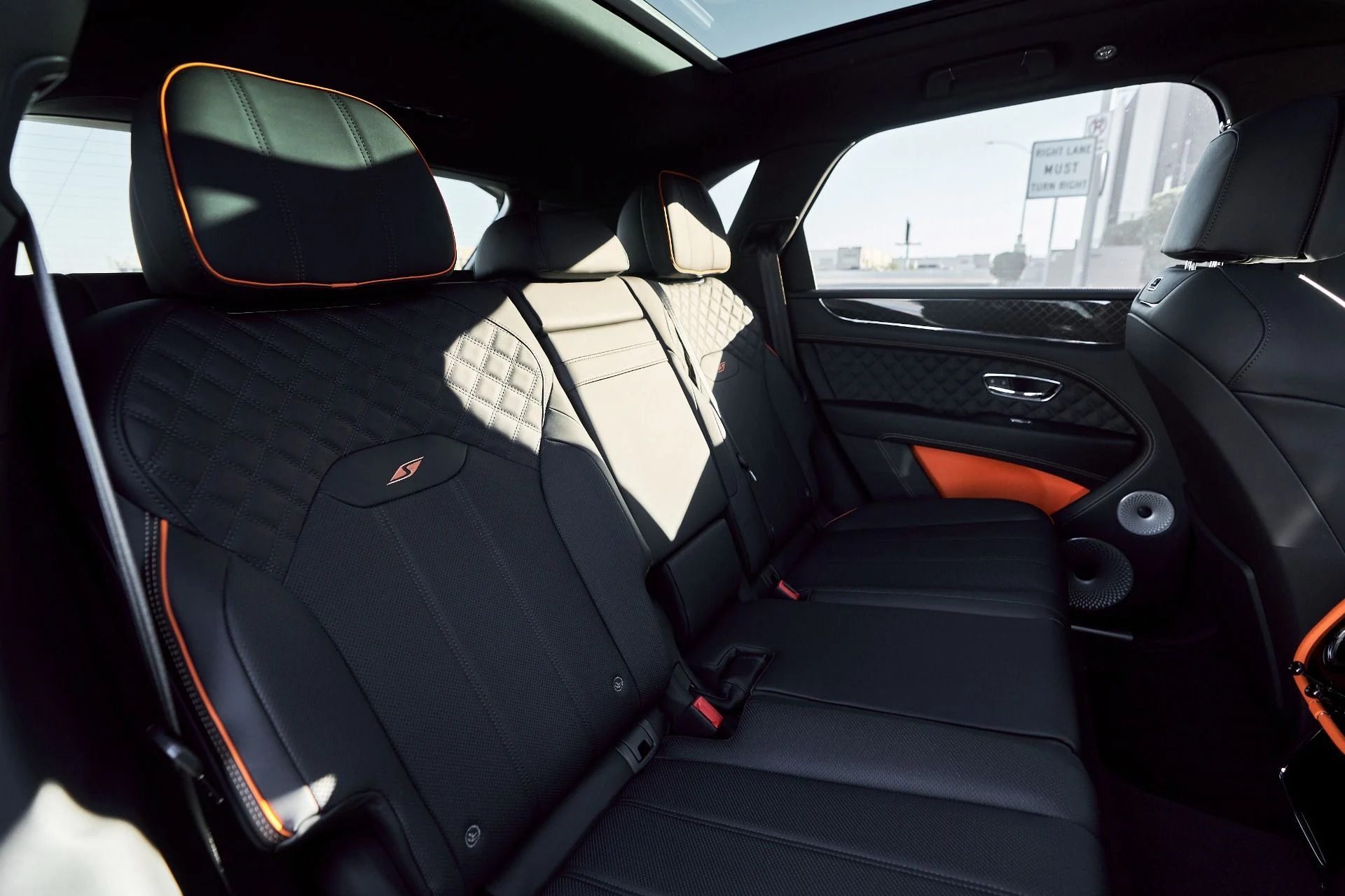 mph043_1254352293_Used_2025_Bentley_Bentayga_S_Black_Edition_1764904221_63b00f29e1