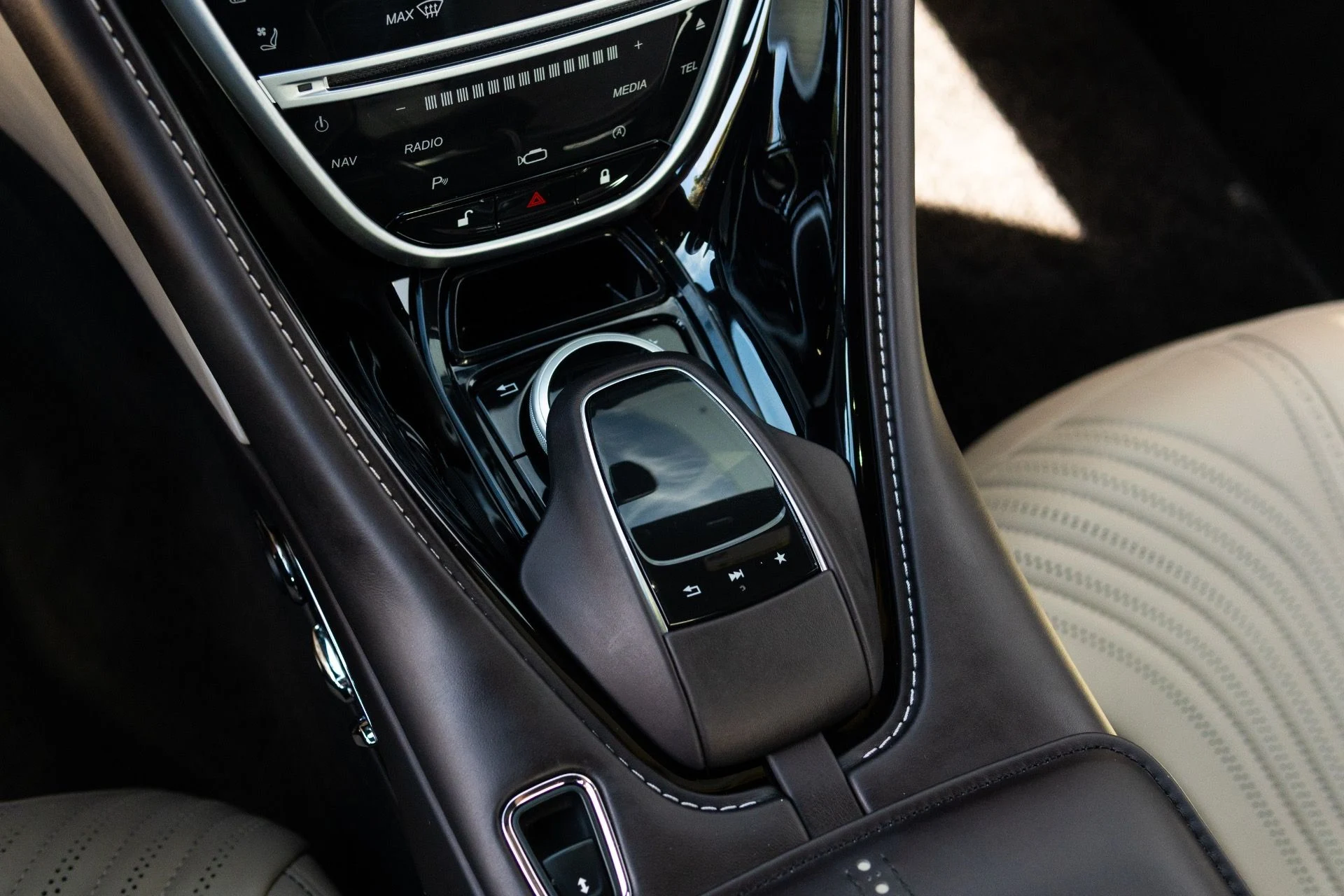 mph043_1256277807_Used_2023_Aston_Martin_DB_11_V8_1765580220_14bb496331