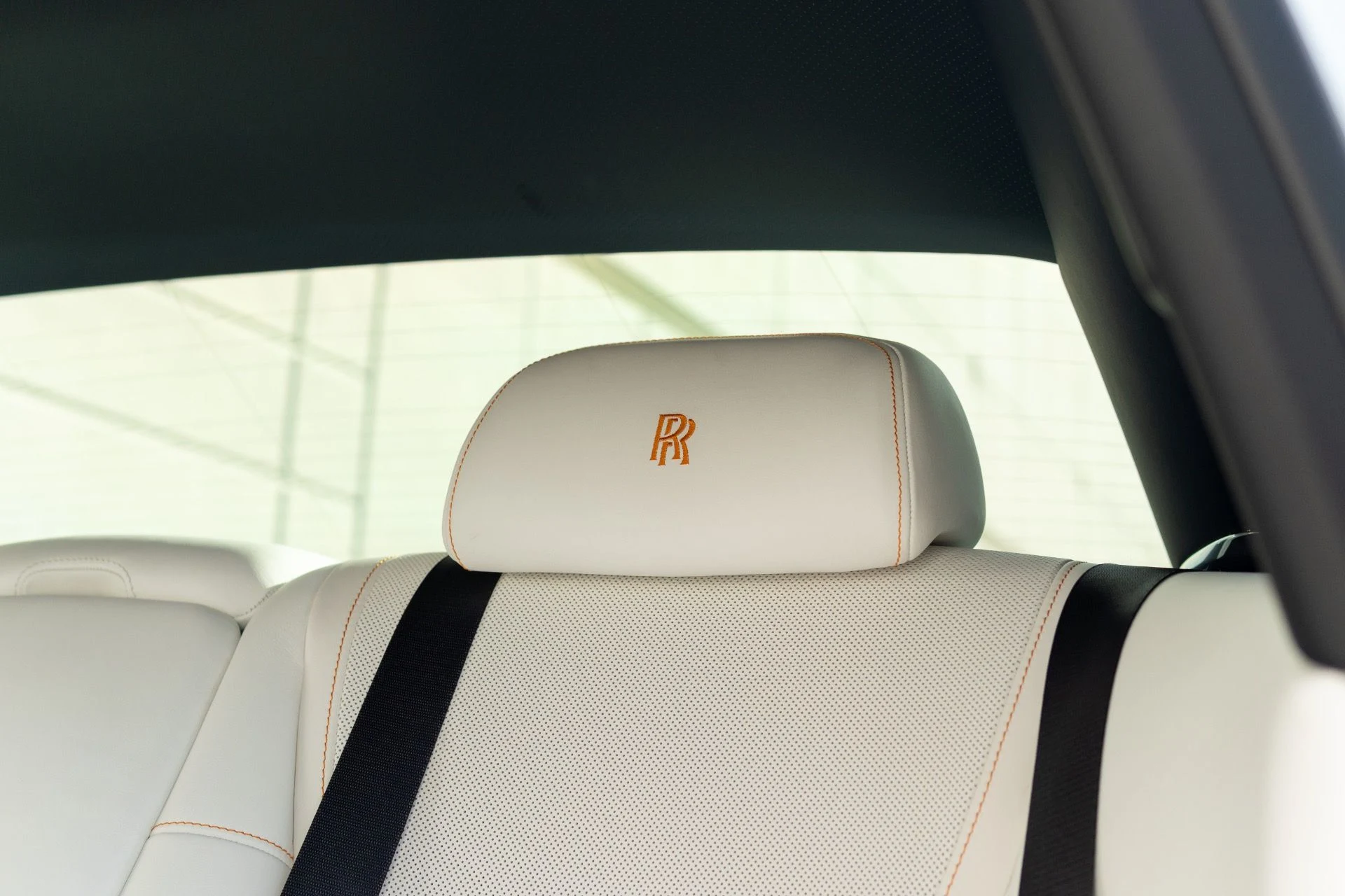 mph043_1261731852_Used_2018_Rolls_Royce_Ghost_1765824060_301c8e9a77