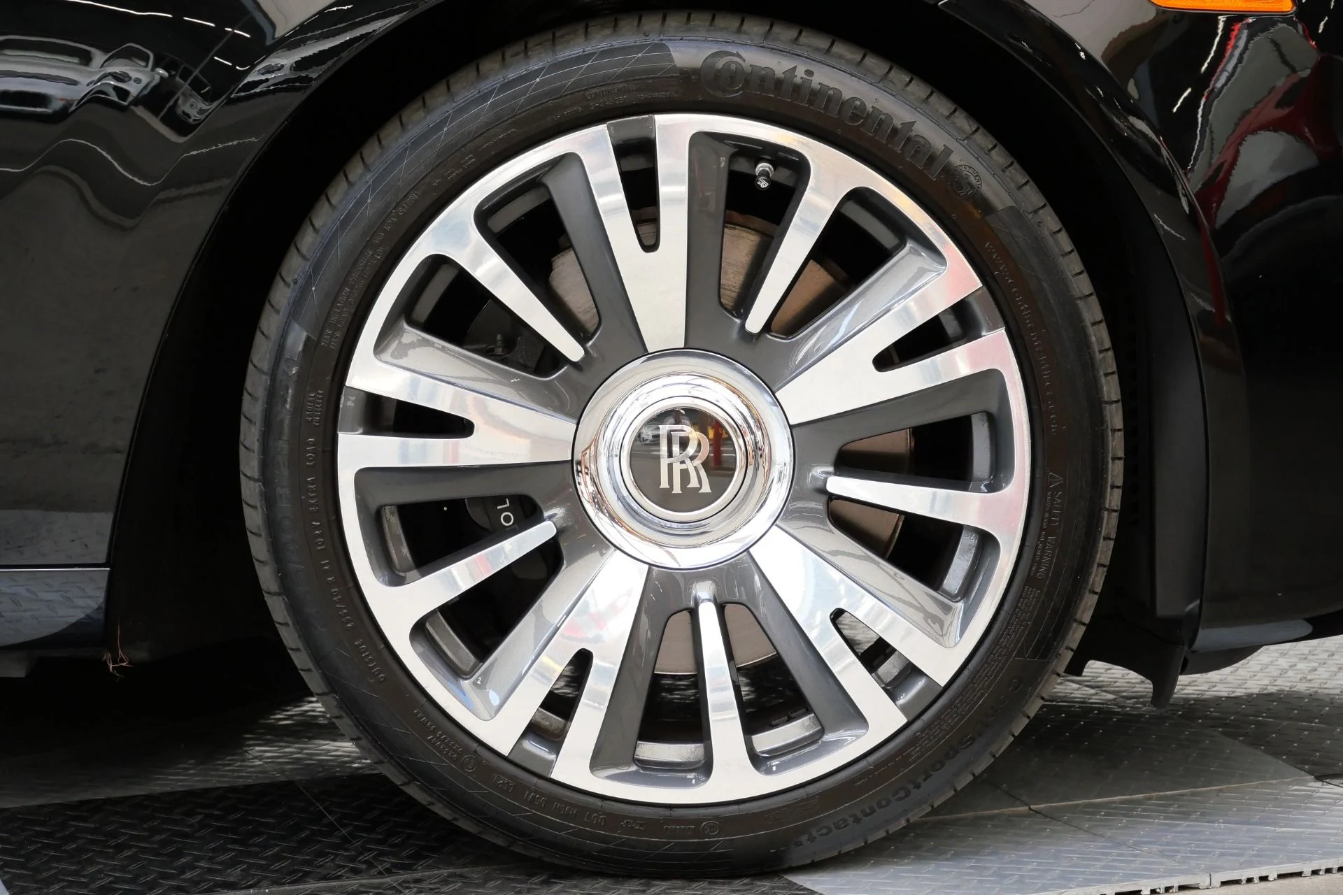 mph043_1272169188_Used_2019_Rolls_Royce_Ghost_EWB_Long_Wheelbase_Model_430_K_MSRP_Low_Miles_1788191510_b9cf0de931
