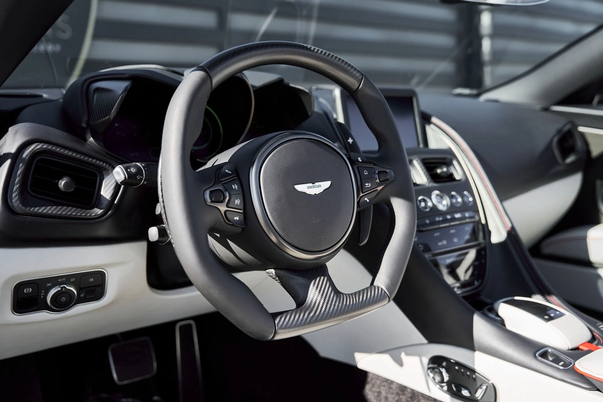 mph043_1290938641_Used_2023_Aston_Martin_DBS_Volante_1768876983_ab84cbf705