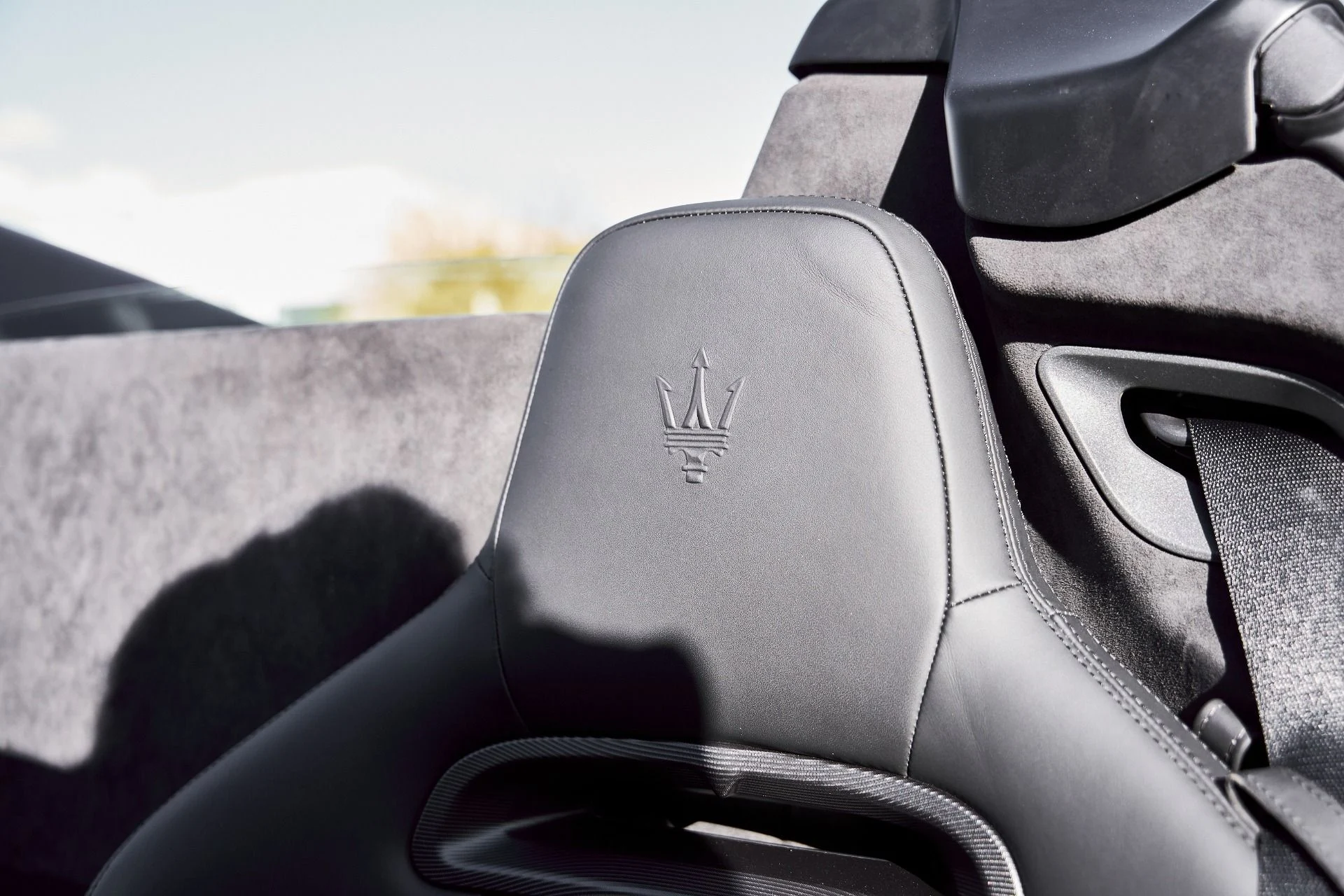 mph043_1301069235_Used_2024_Maserati_MC_20_1771382134_46a7752709