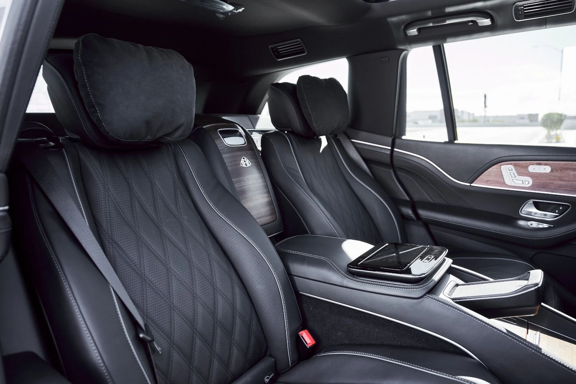 mph043_1315570426_Used_2025_Mercedes_Benz_GLS_Maybach_GLS_600_1771467914_0a78107b12