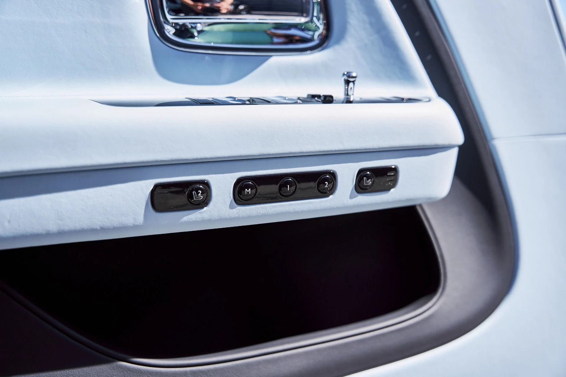 mph043_1318634330_Used_2025_Rolls_Royce_Spectre_Base_1773452519_8418993ba6