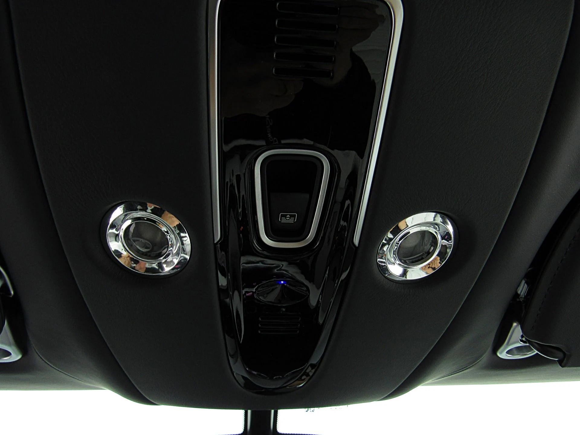 mph043_1324373101_Used_2023_Aston_Martin_DBX_707_8d3fa1be0b