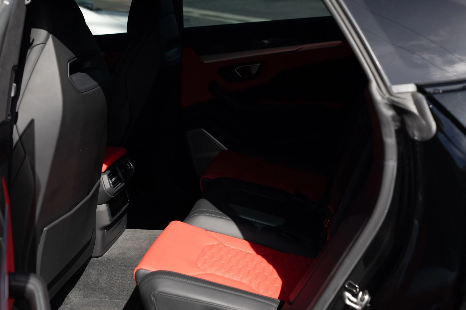 mph043_1342913800_Used_2020_Lamborghini_Urus_1739815998_aee771f965