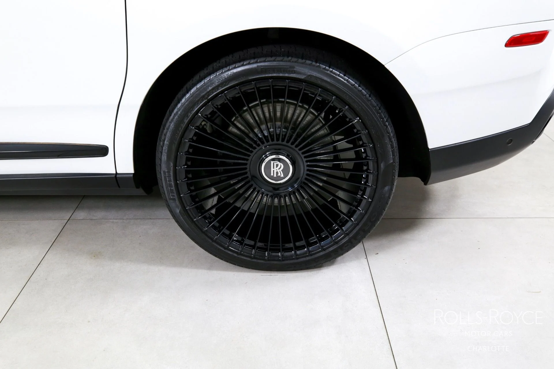 mph043_1356060725_Used_2019_Rolls_Royce_Cullinan_1753469692_a7e61283c5