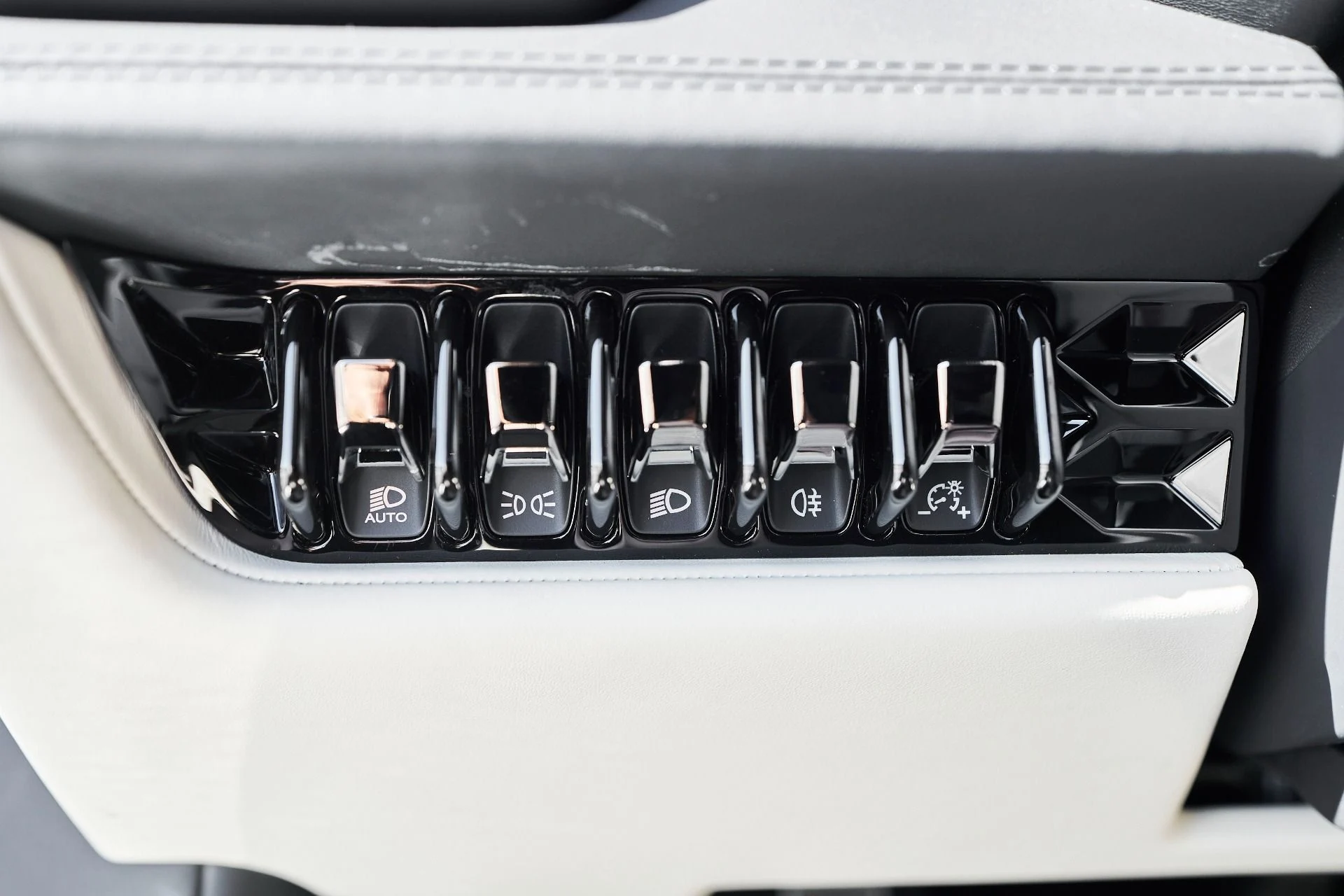 mph043_1369050938_Used_2022_Lamborghini_Huracan_EVO_Base_1761947399_ee2ab25af5