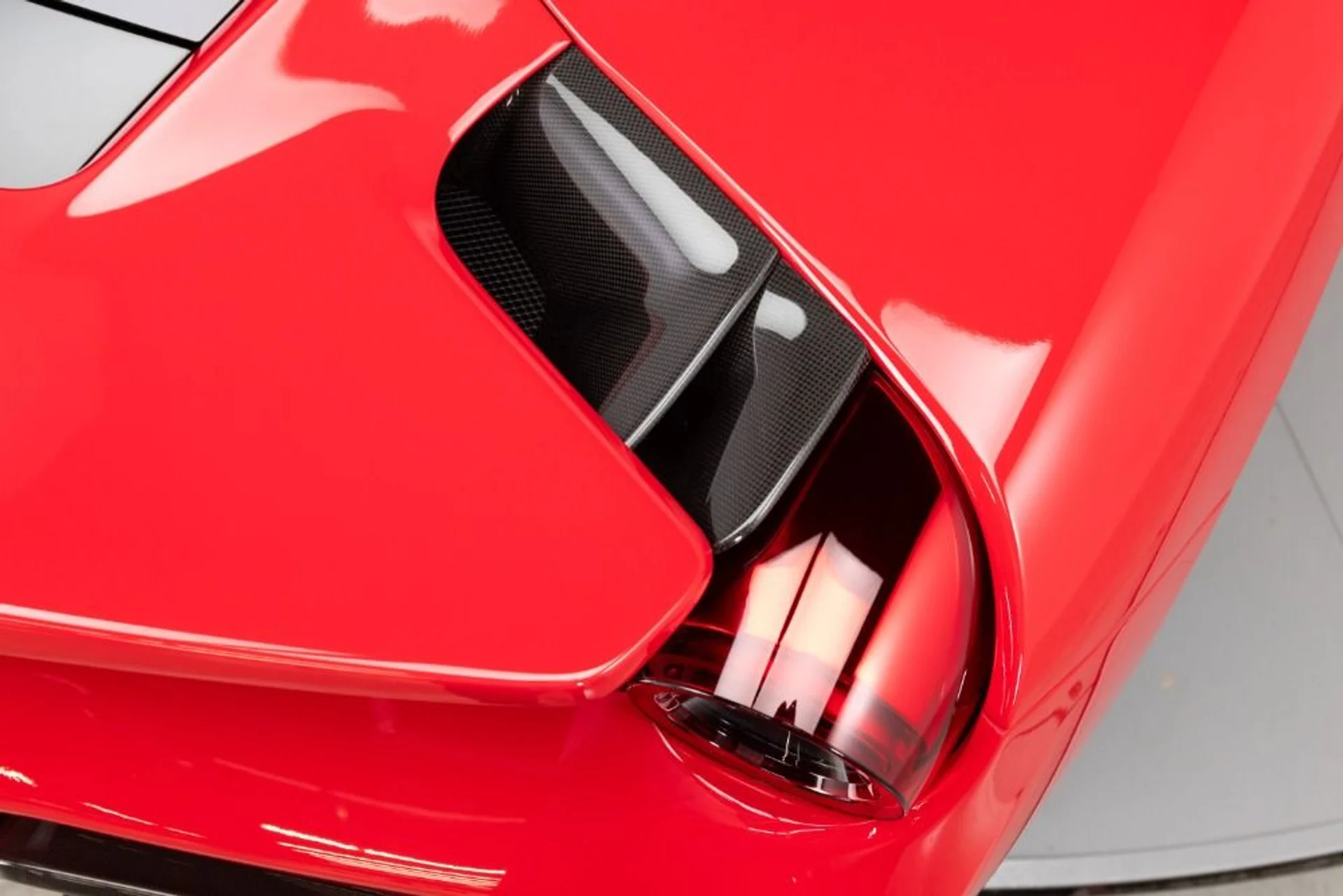 mph043_1376874340_Used_2020_Ferrari_488_Pista_97a96c9389