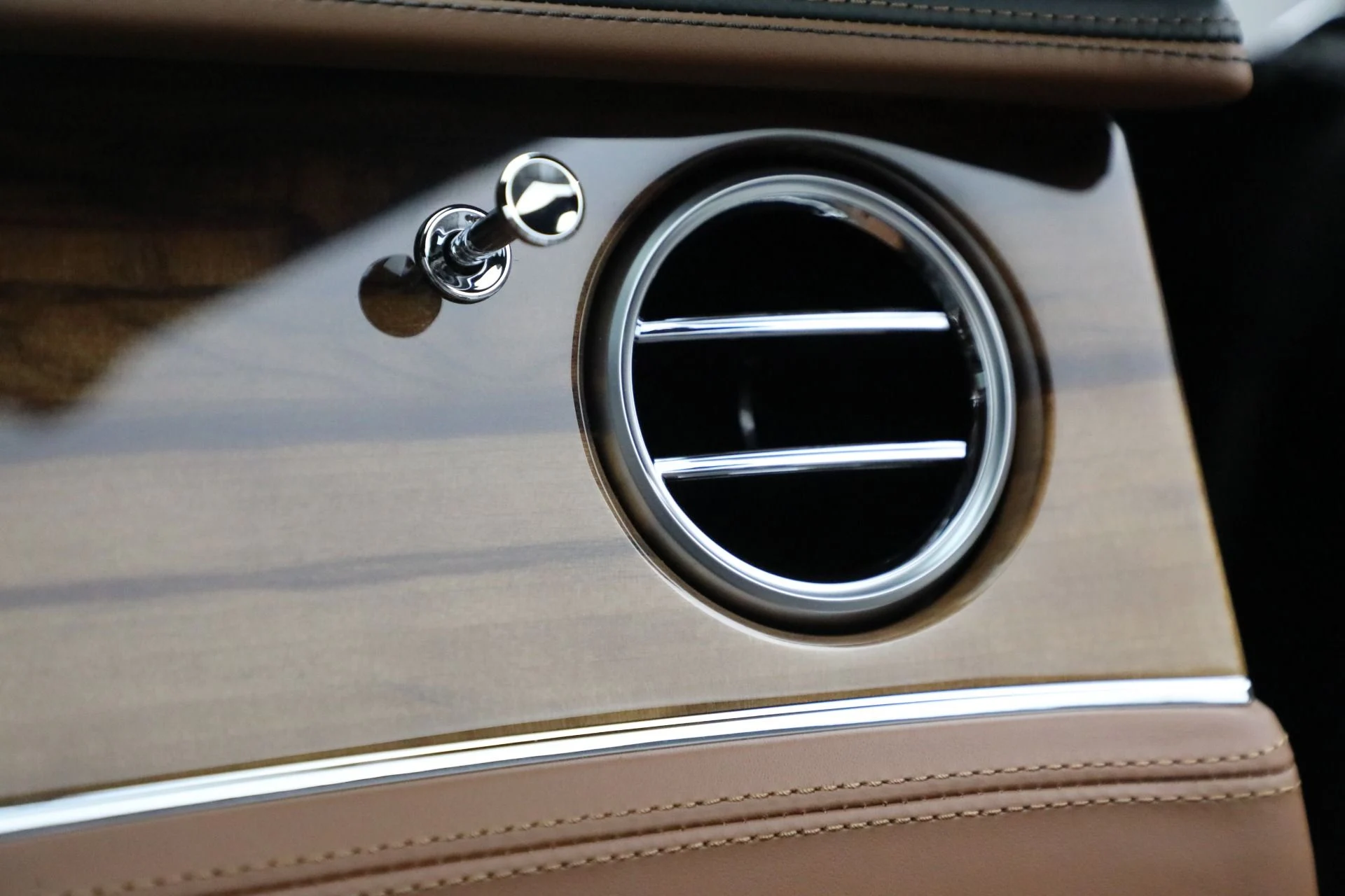 mph043_1385845276_New_2024_Bentley_Continental_GTC_V8_6c60cfb91d