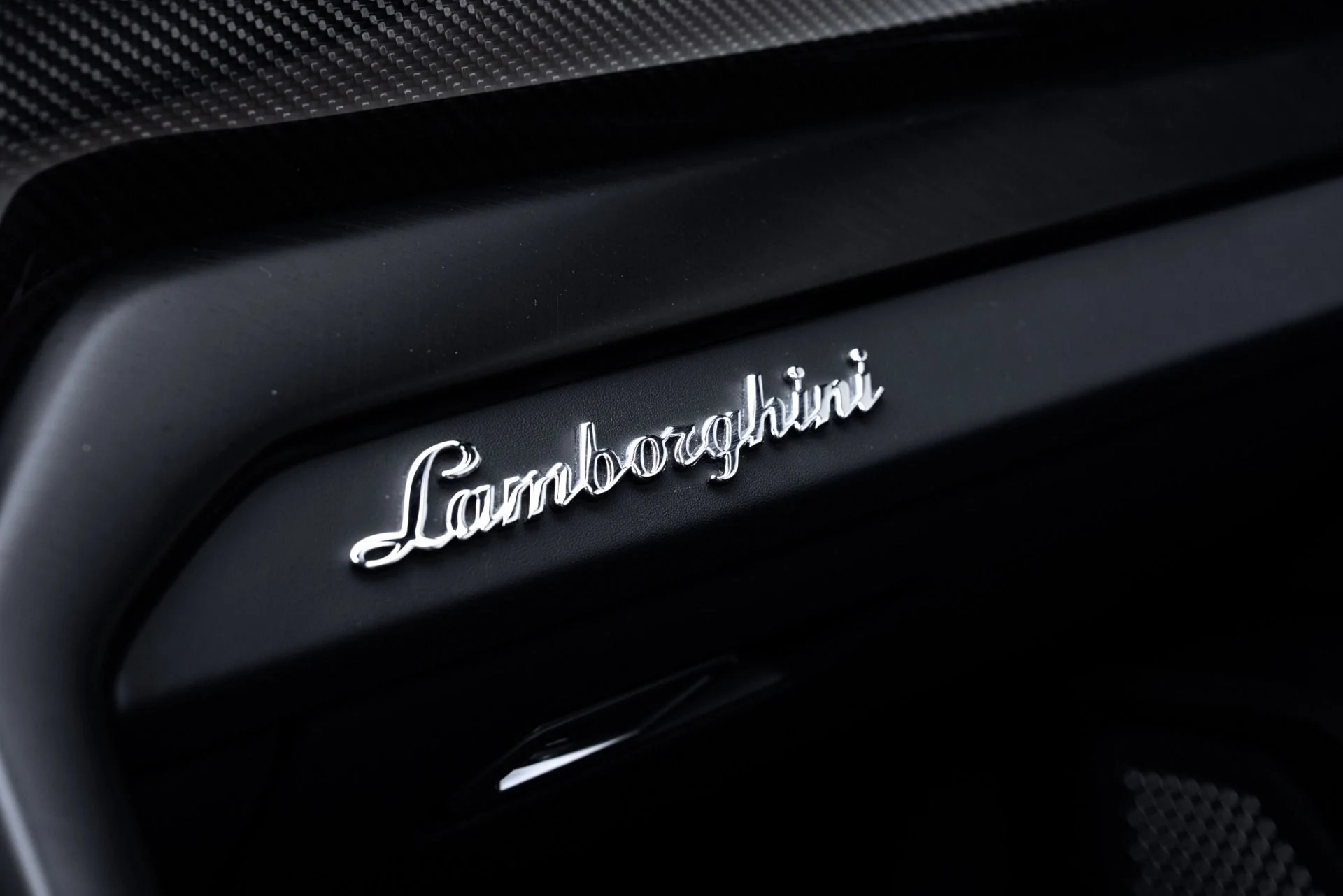 mph043_1390974714_Used_2023_Lamborghini_Urus_S_1776203749_c24c1ea587