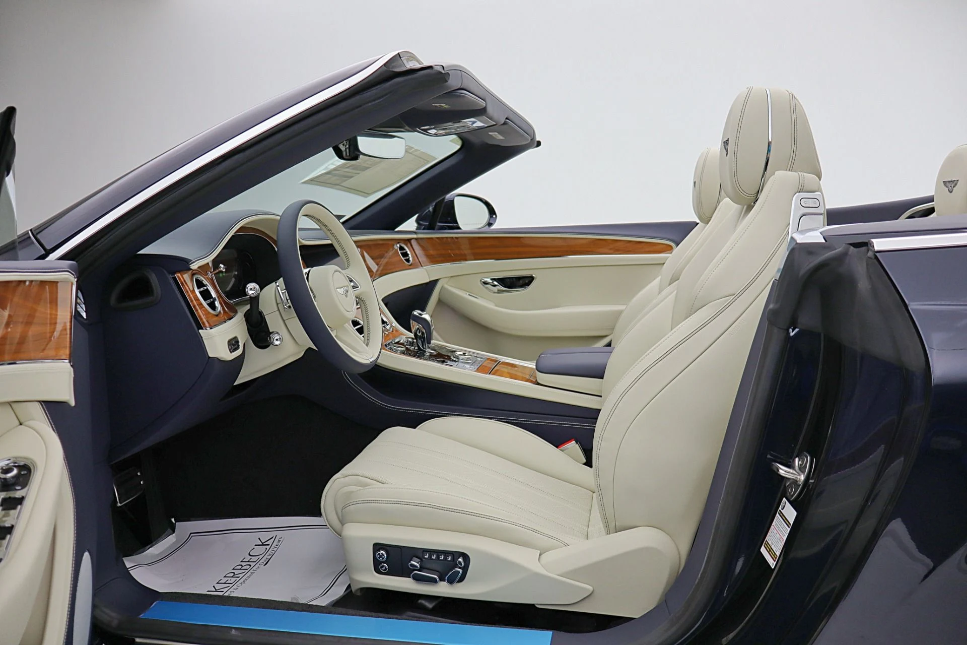 mph043_1416533811_New_2026_Bentley_Continental_GTC_89b1e2707b