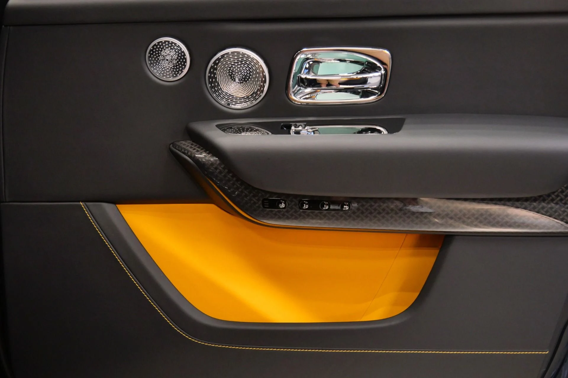 mph043_1433589218_Used_2023_Rolls_Royce_Cullinan_Black_Badge_Rear_Seat_Entertainment_Bespoke_Audio_Panoramic_Roof_1785878493_56f3ea21a4