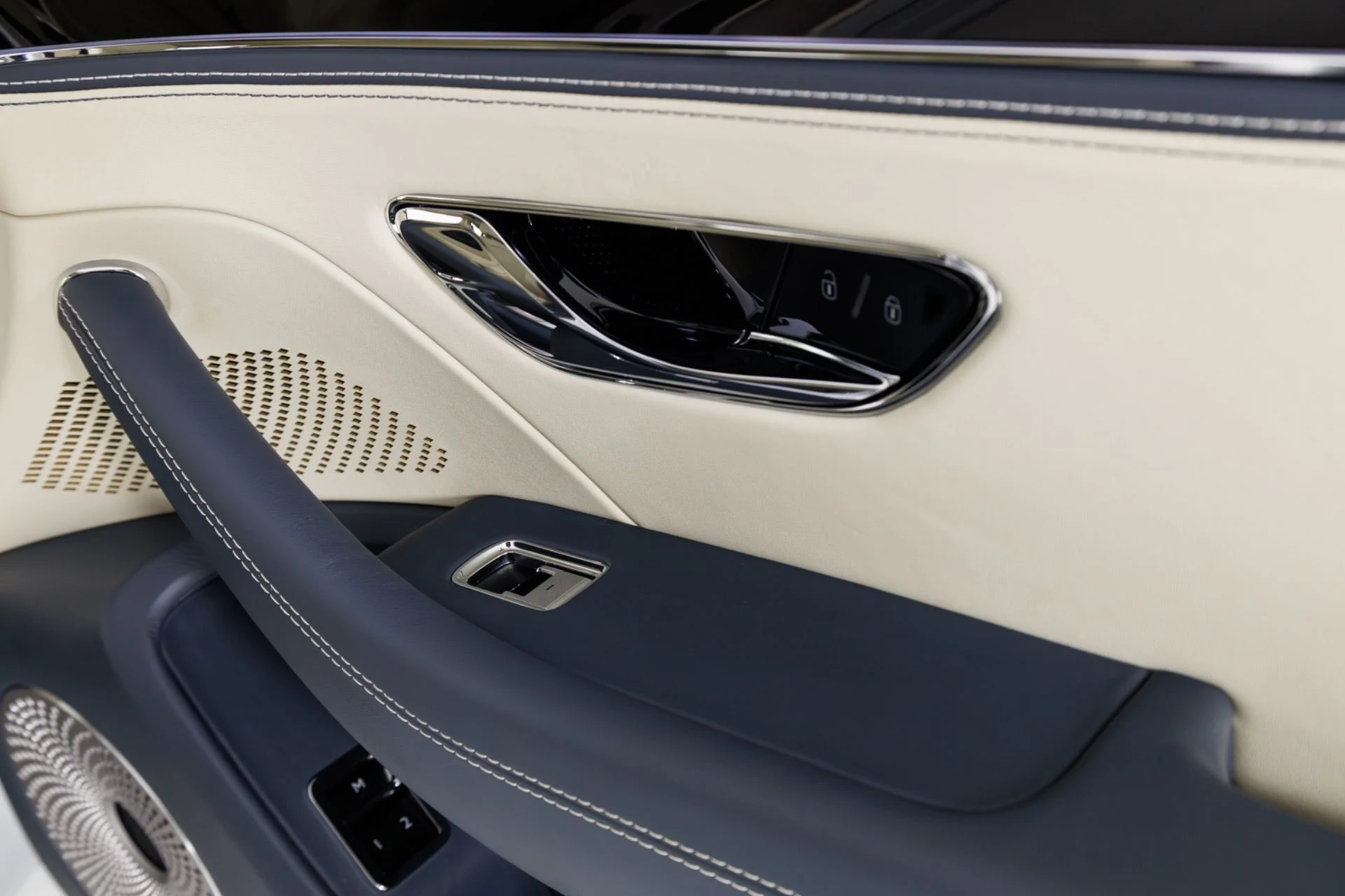 mph043_1436641531_Used_2020_Bentley_Flying_Spur_W12_1776899559_65d44db7fe