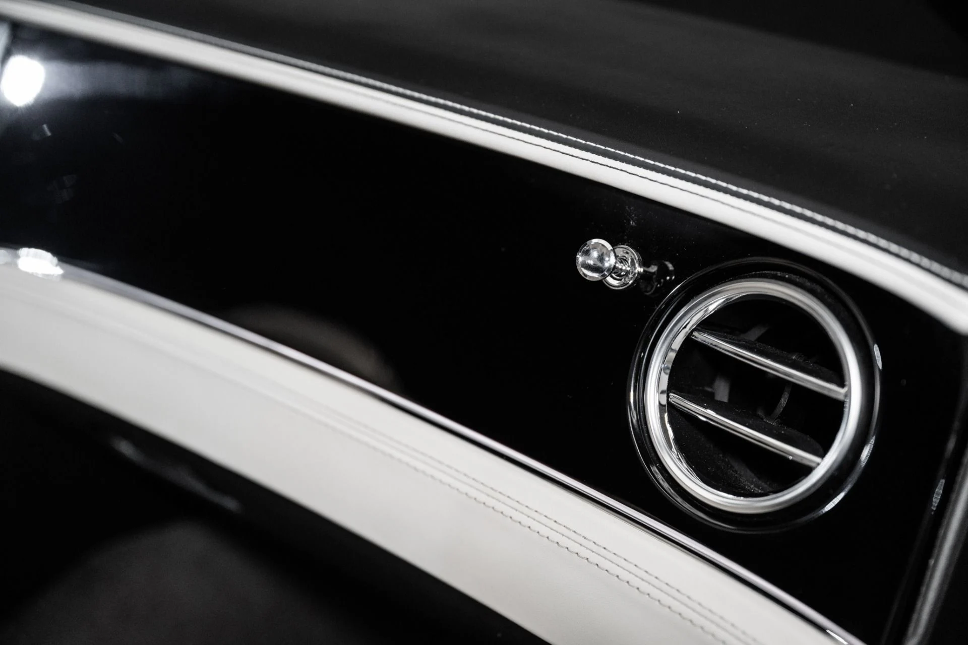 mph043_1453311781_Used_2020_Bentley_Continental_GTC_V8_1739205843_00879670e9